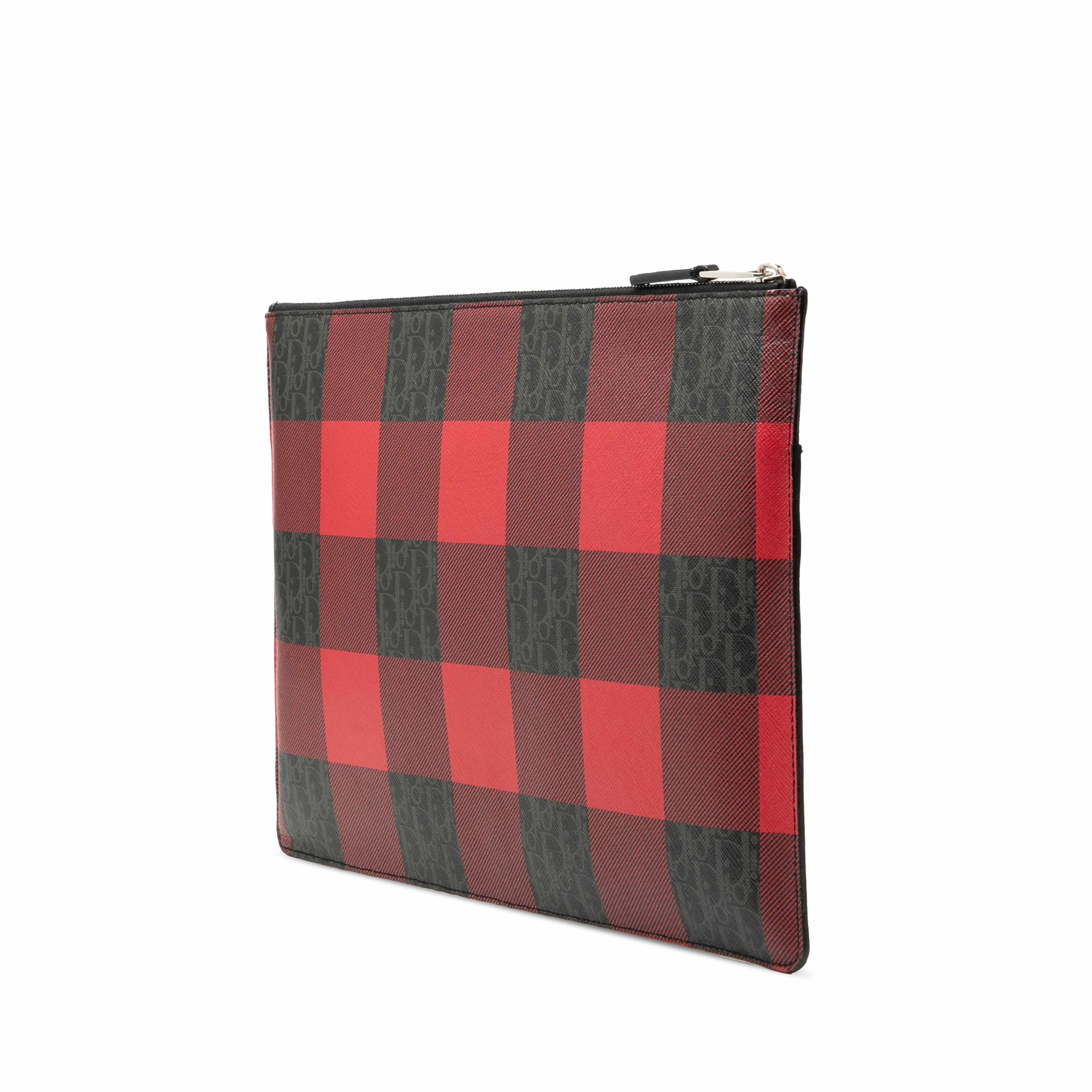 Dior Homme Plaid Printed Diorissimo Coated Canvas Zip Clutch, från Luxclusif, i färgen red. Klicka för att öppna bilden i stort format