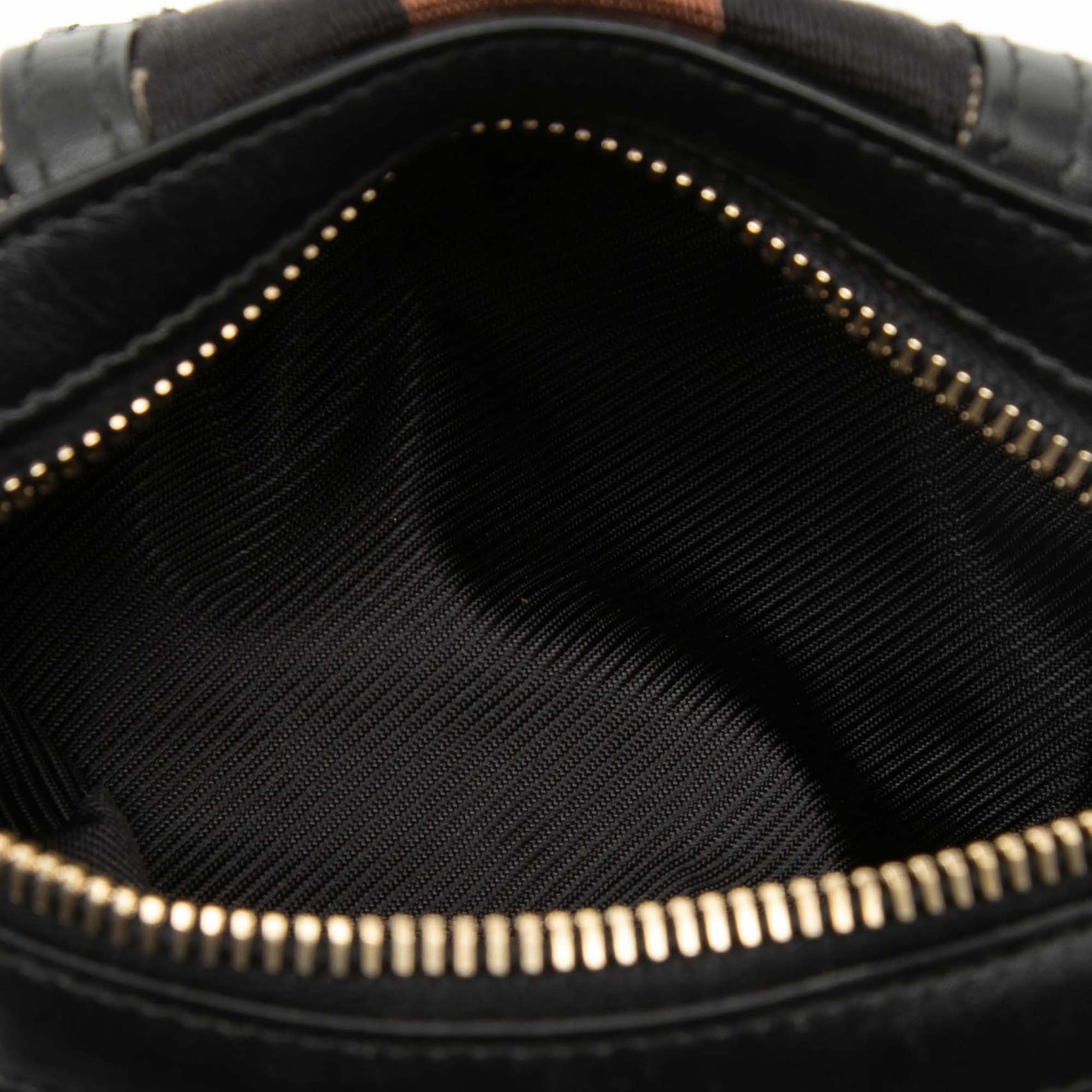 Gucci Diamante Canvas Web Pouch, från Luxclusif, i färgen beige. Klicka för att öppna bilden i stort format