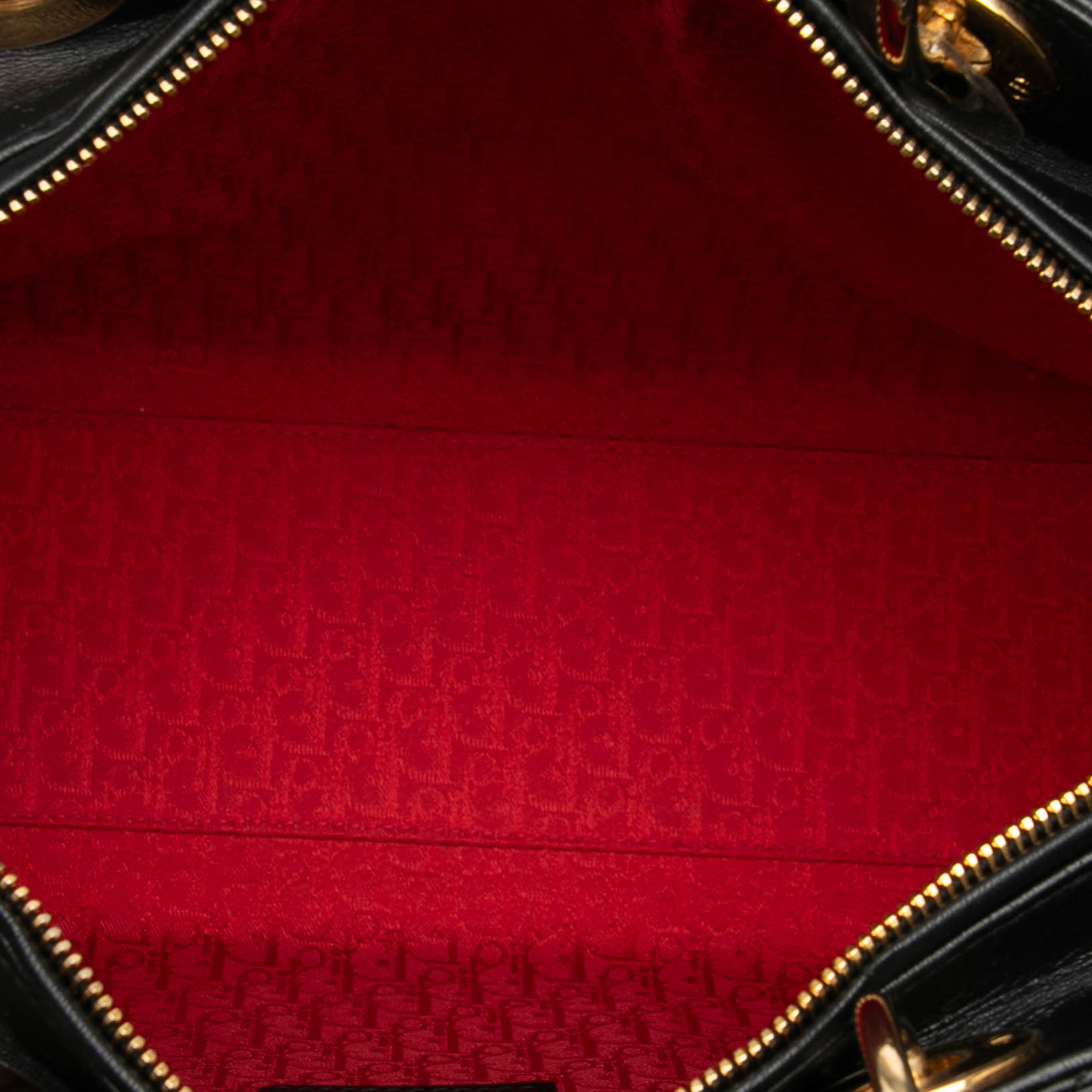 Dior Large Lambskin Cannage Lady Dior, från Luxclusif, i färgen black. Klicka för att öppna bilden i stort format