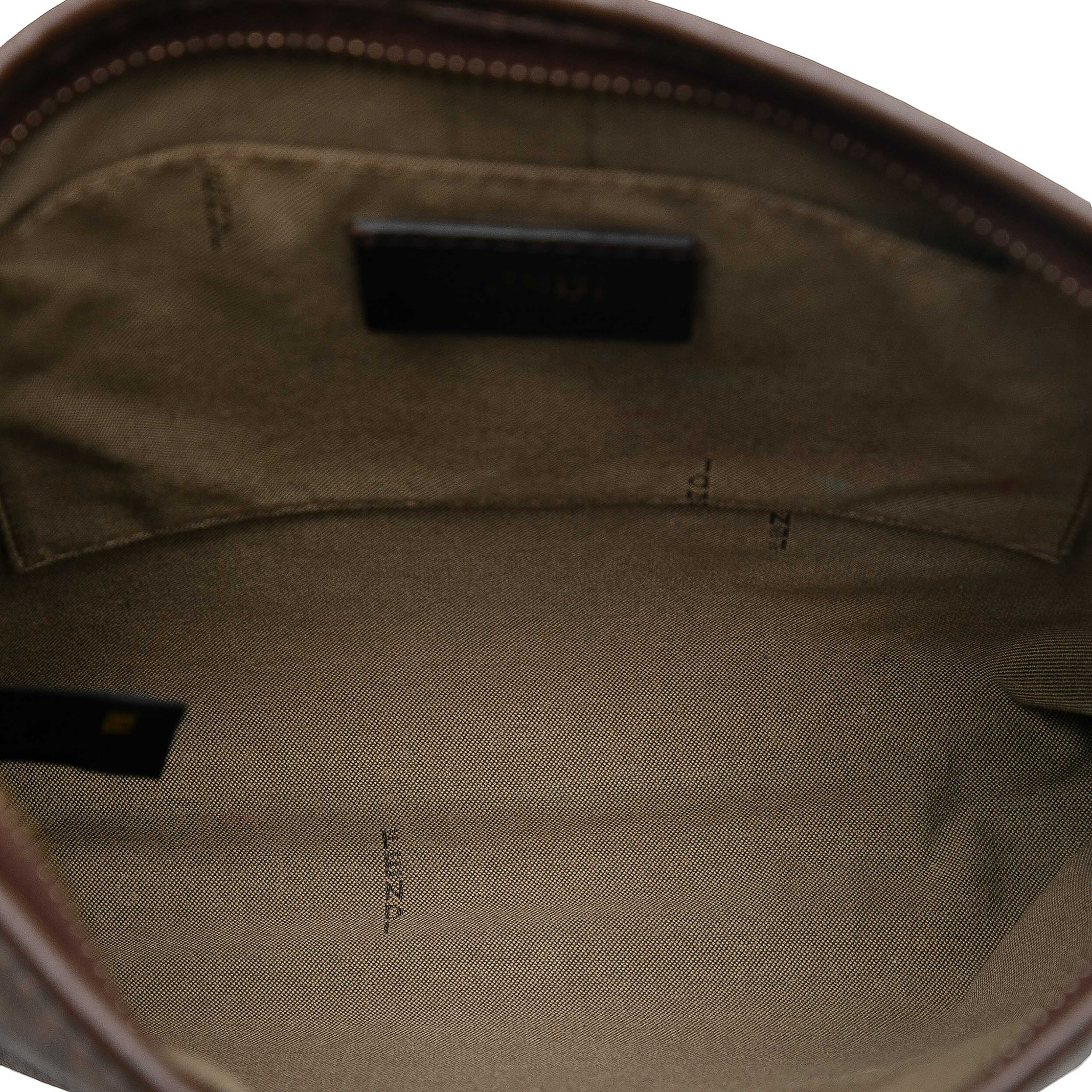 Fendi Zucchino Spalmati Crossbody, från Luxclusif, i färgen light brown. Klicka för att öppna bilden i stort format