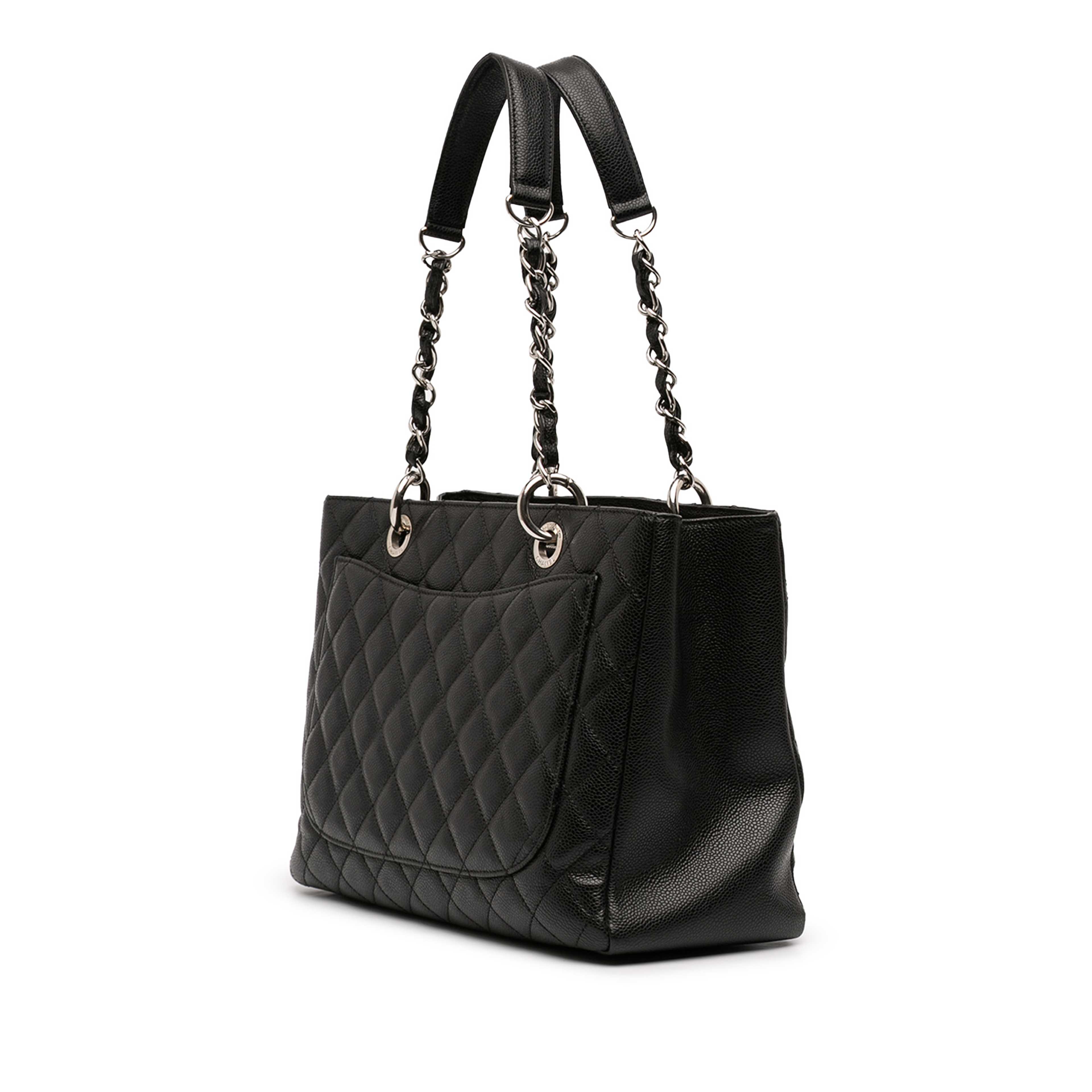 Chanel Caviar Grand Shopping Tote, från Luxclusif, i färgen black. Klicka för att öppna bilden i stort format