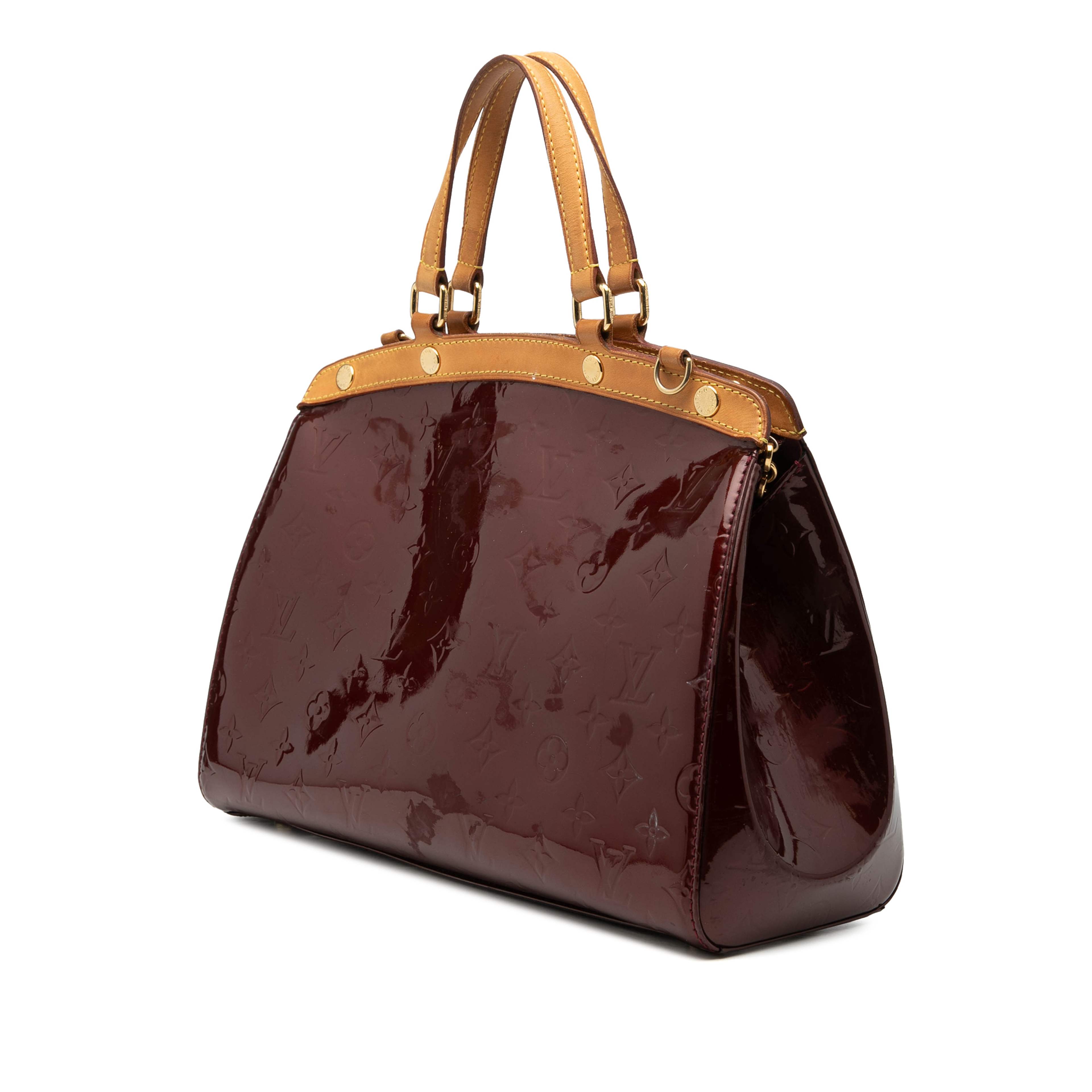 Louis Vuitton Monogram Vernis Brea Mm, från Luxclusif, i färgen röd. Klicka för att öppna bilden i stort format
