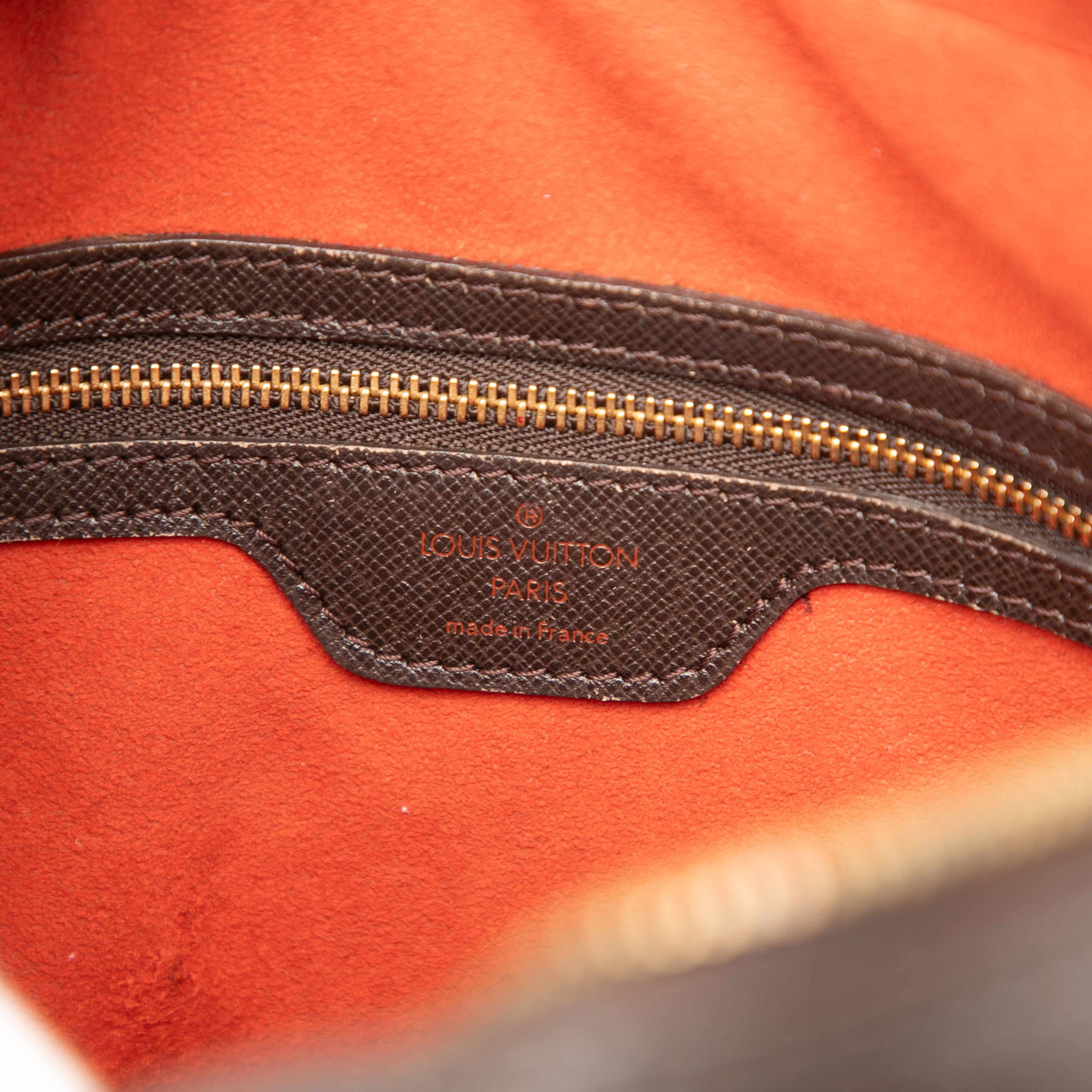 Louis Vuitton Damier Ebene Triana, från Luxclusif, i färgen brown. Klicka för att öppna bilden i stort format