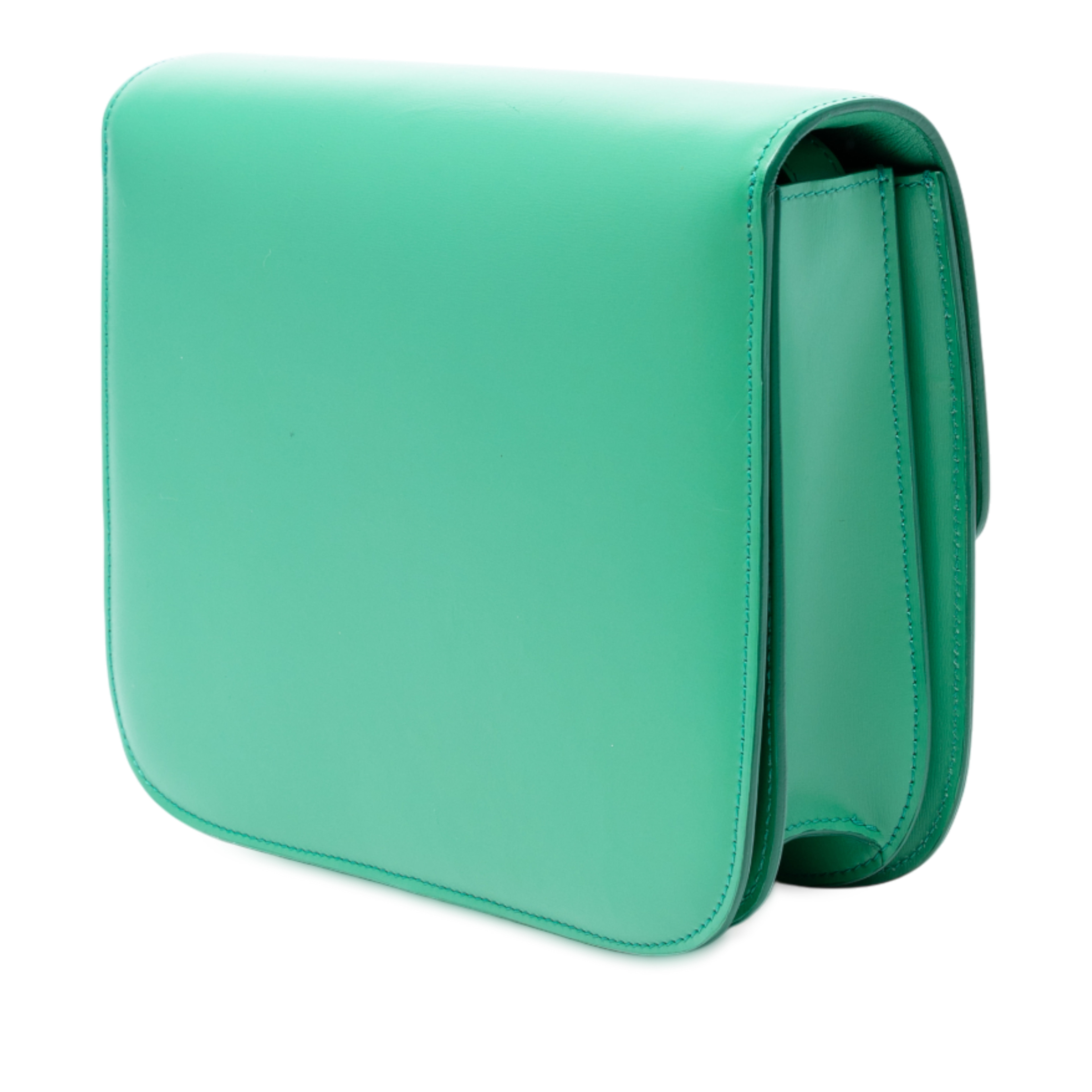 Celine Medium Calfskin Classic Box, från Luxclusif, i färgen green. Klicka för att öppna bilden i stort format