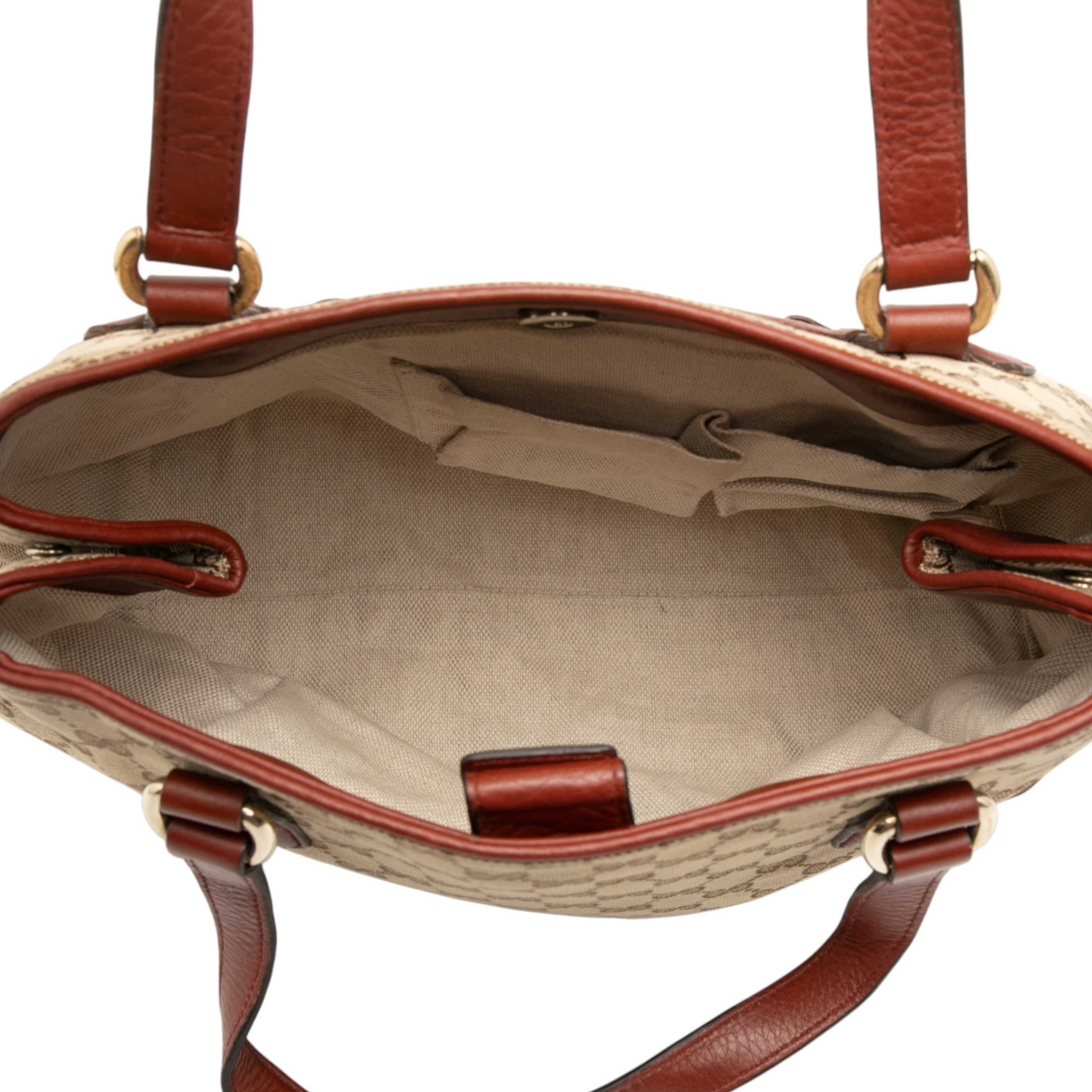 Gucci Medium Gg Canvas Web Dressage Tote, från Luxclusif, i färgen beige. Klicka för att öppna bilden i stort format