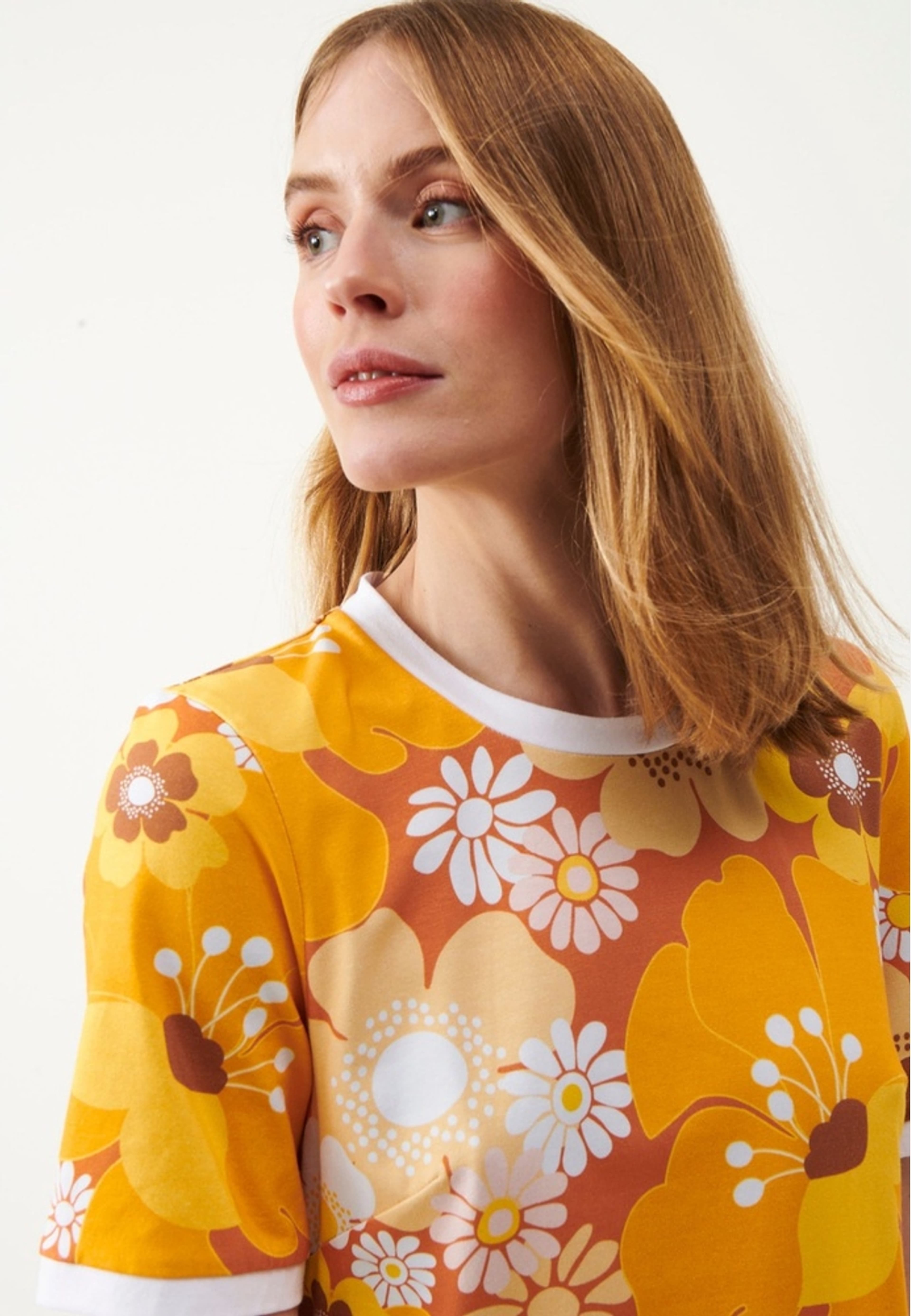 Meadow Dress, från Jumperfabriken, i färgen yellow. Klicka för att öppna bilden i stort format