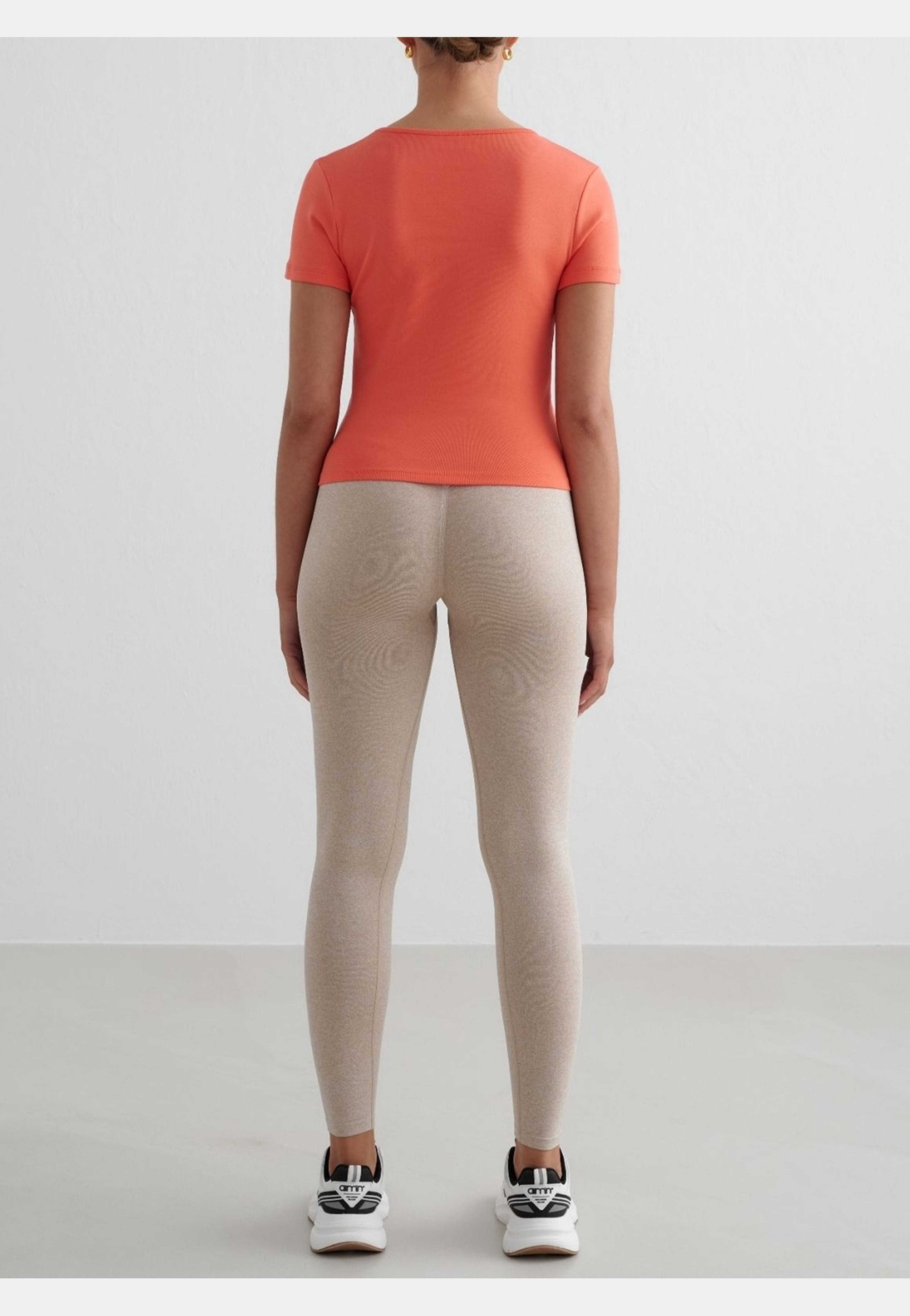 Stretch T-shirt, från aim'n, i färgen tangerine. Klicka för att öppna bilden i stort format