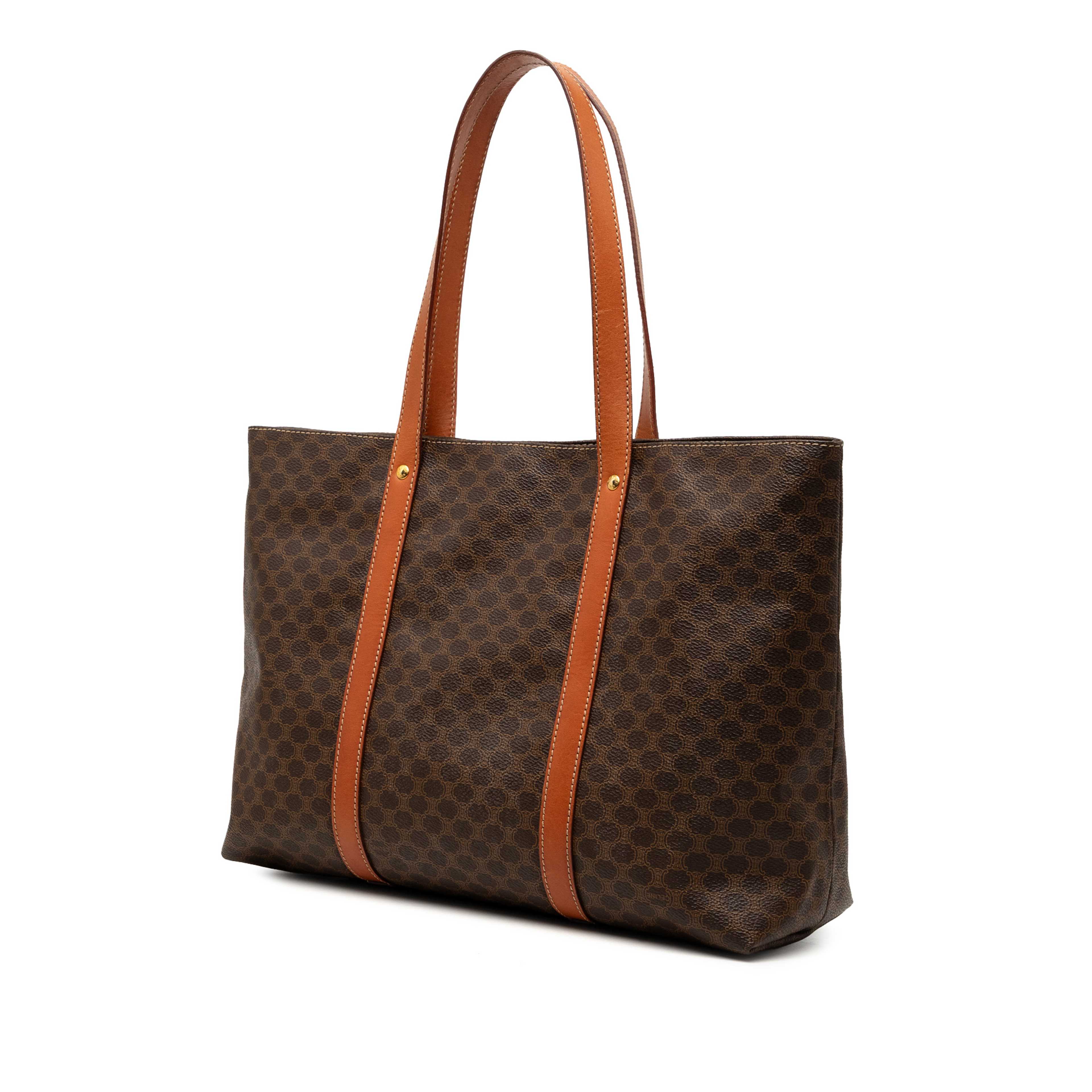 Celine Macadam Coated Canvas Tote, från Luxclusif, i färgen brun. Klicka för att öppna bilden i stort format