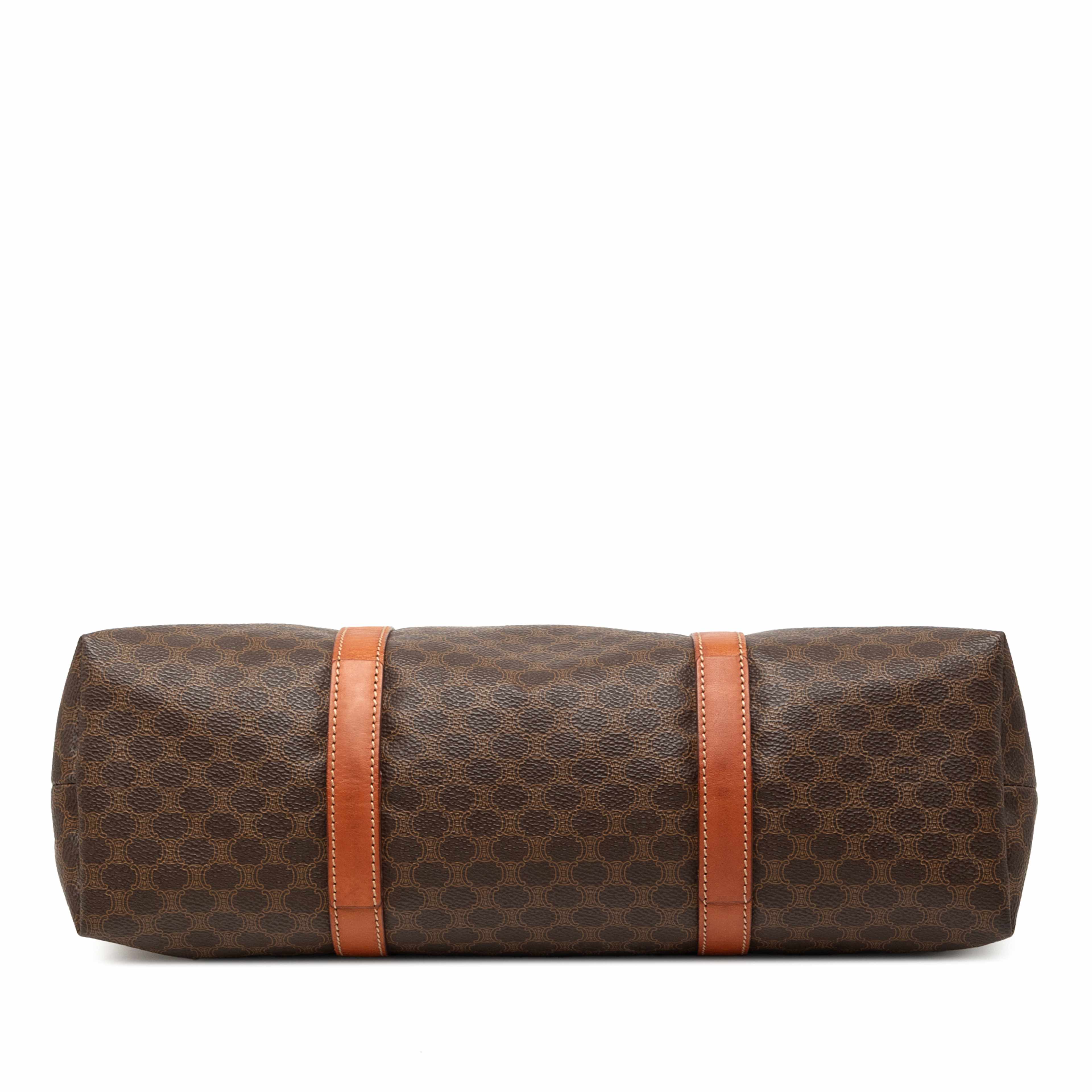 Celine Macadam Coated Canvas Tote, från Luxclusif, i färgen brun. Klicka för att öppna bilden i stort format