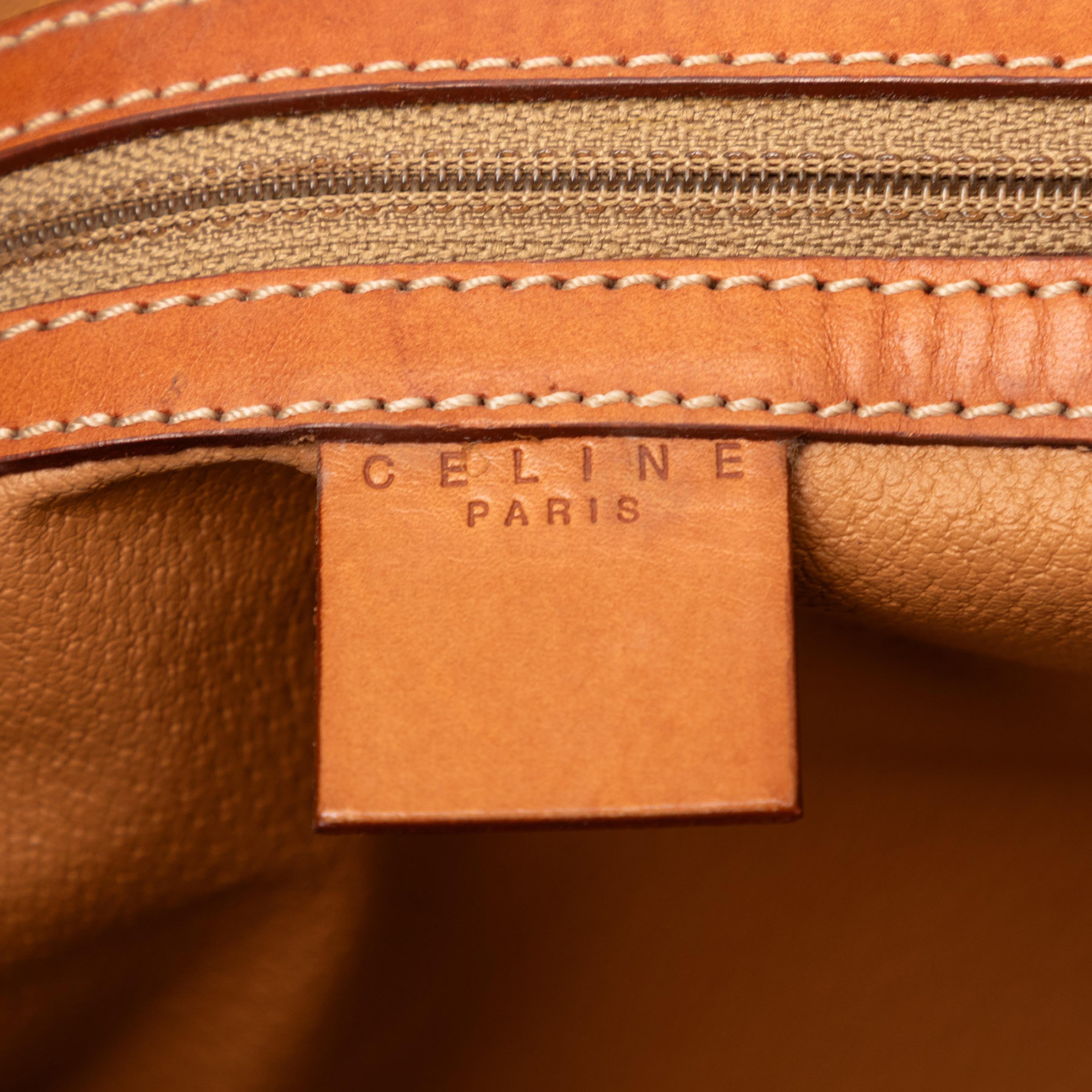 Celine Macadam Coated Canvas Tote, från Luxclusif, i färgen brun. Klicka för att öppna bilden i stort format
