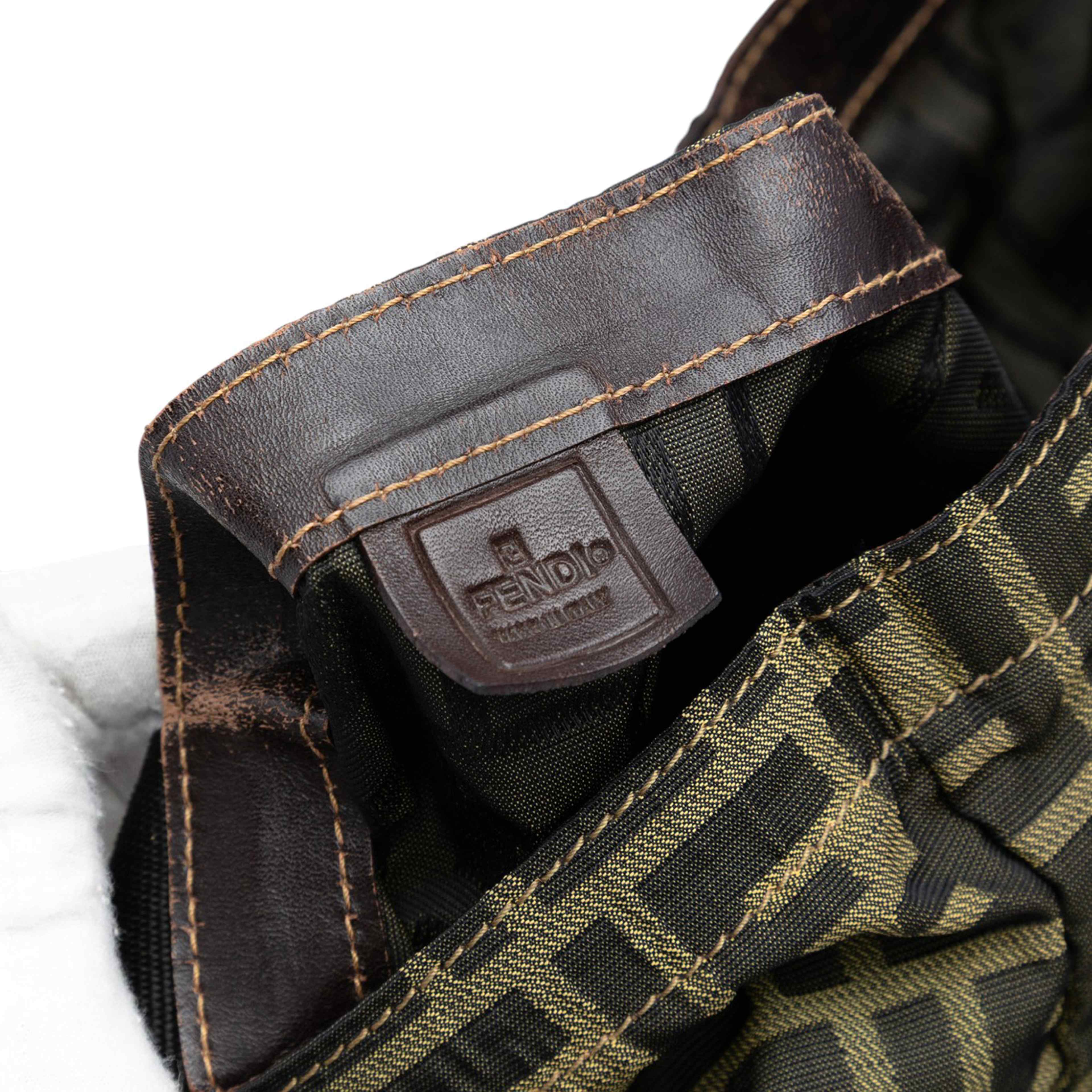 Fendi Zucca Canvas And Nylon Foldable Tote, från Luxclusif, i färgen brown. Klicka för att öppna bilden i stort format