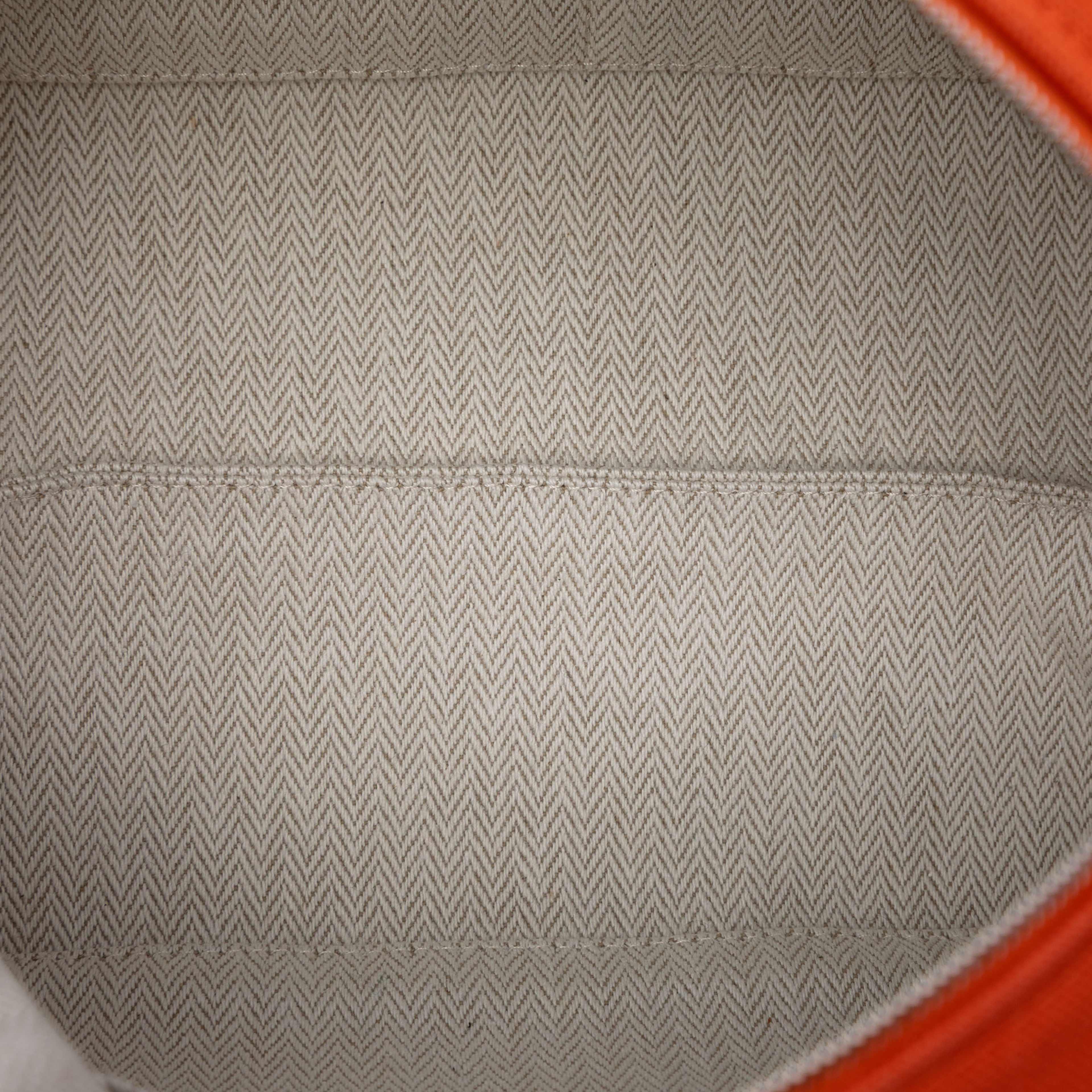 Hermès Small Toile Bride A Brac Case, från Luxclusif, i färgen dark orange. Klicka för att öppna bilden i stort format