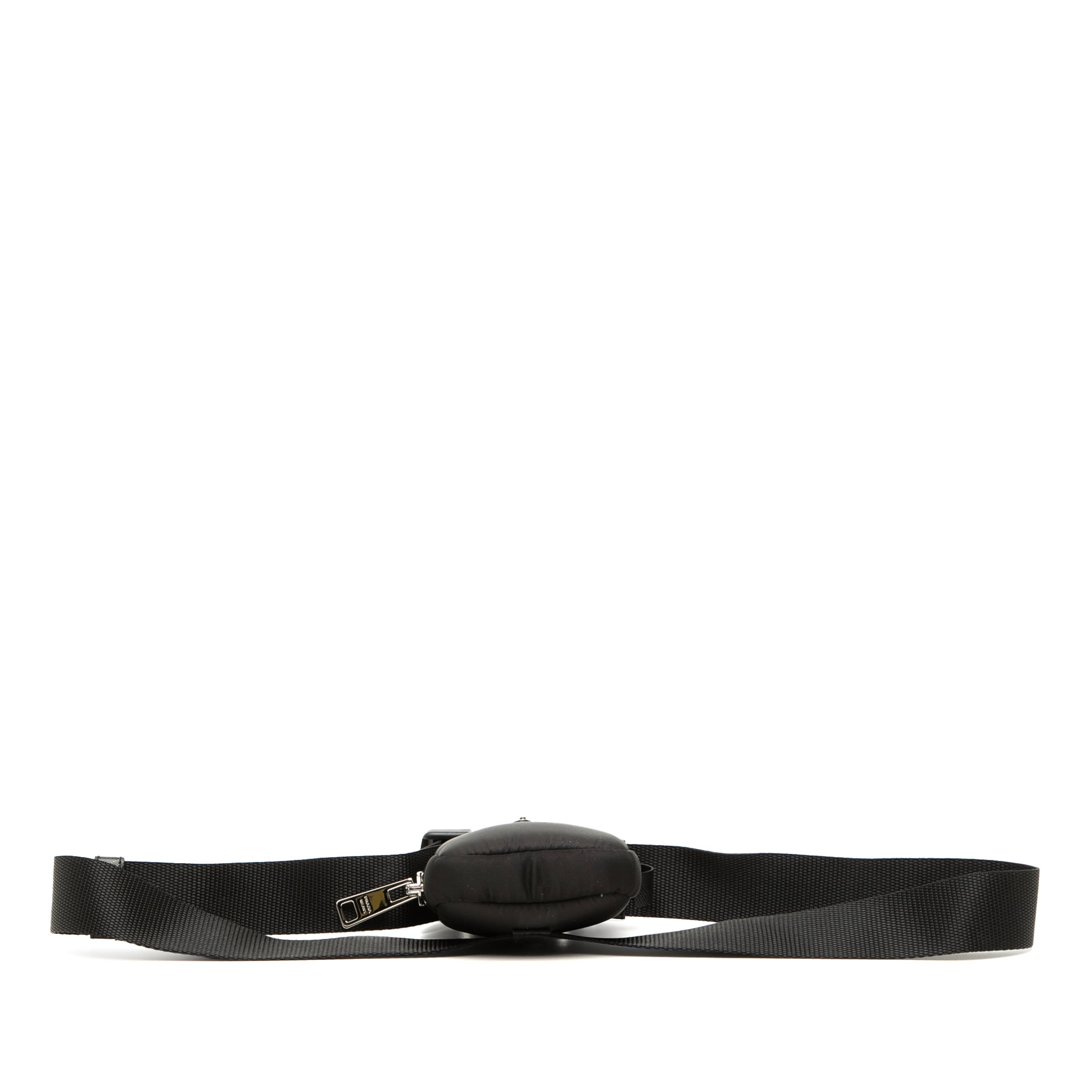 Prada Tessuto Belt Bag, från Luxclusif, i färgen svart. Klicka för att öppna bilden i stort format