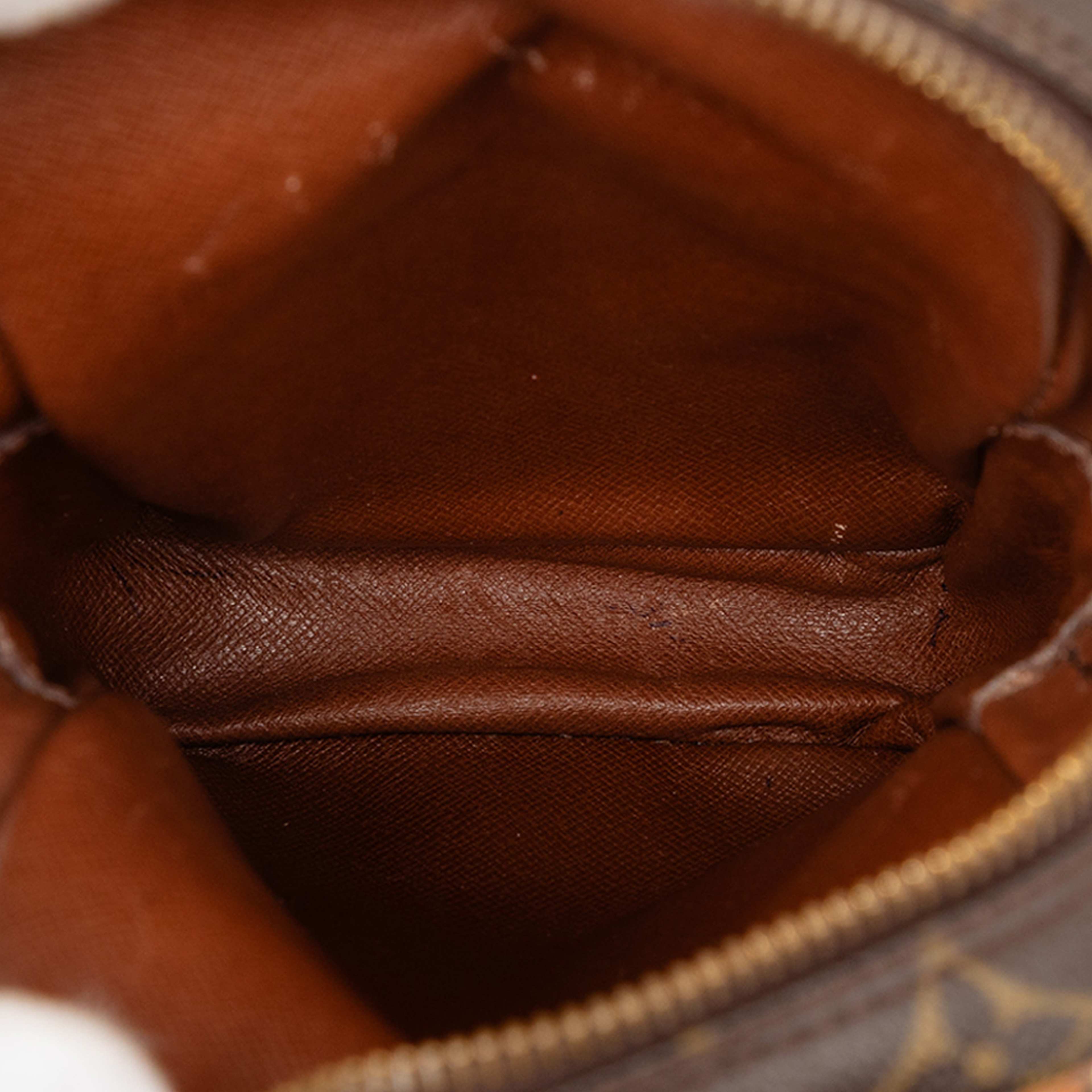 Louis Vuitton Monogram Mini Amazone, från Luxclusif, i färgen brown. Klicka för att öppna bilden i stort format