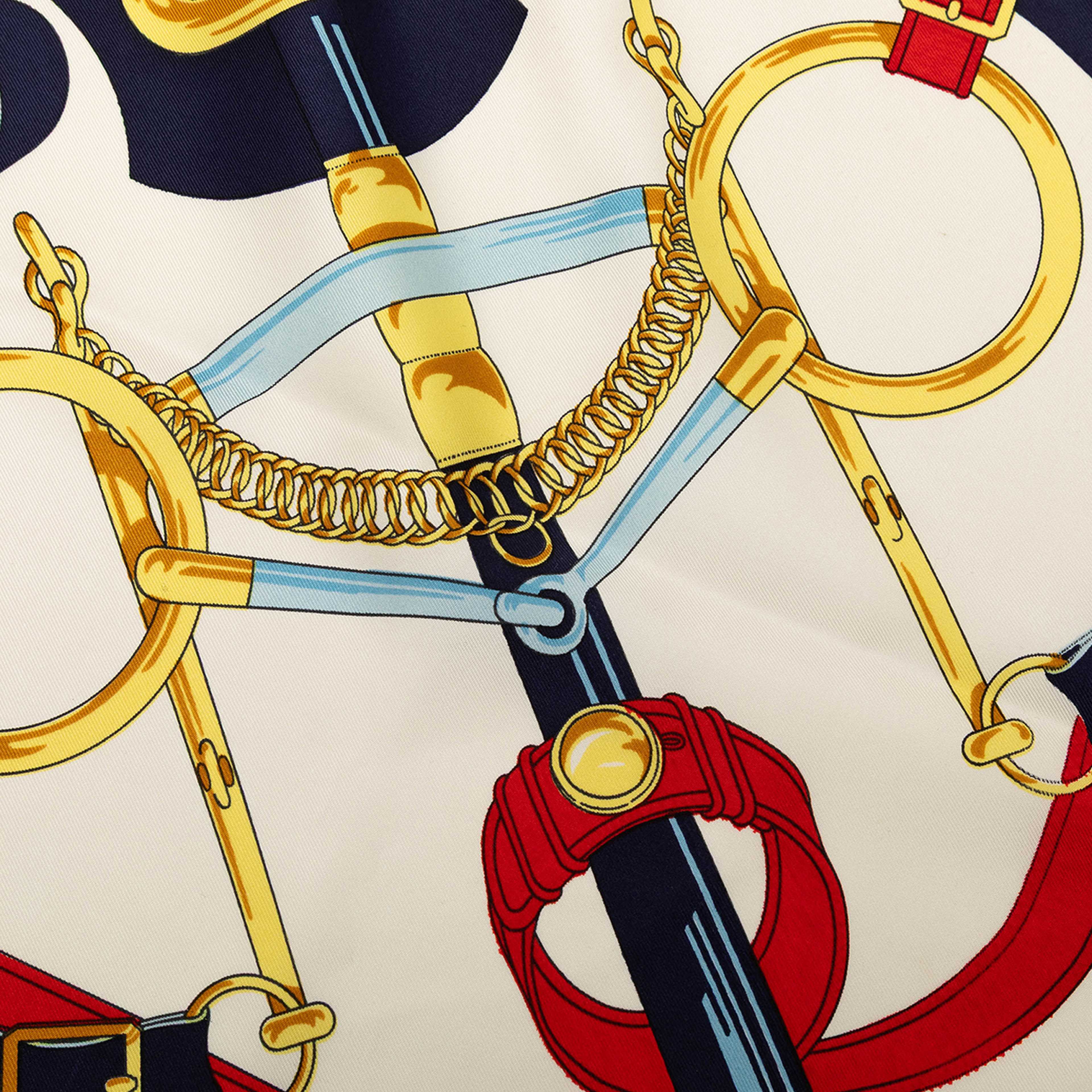 Hermès Eperon D Or Silk Scarf 90, från Luxclusif, i färgen white. Klicka för att öppna bilden i stort format