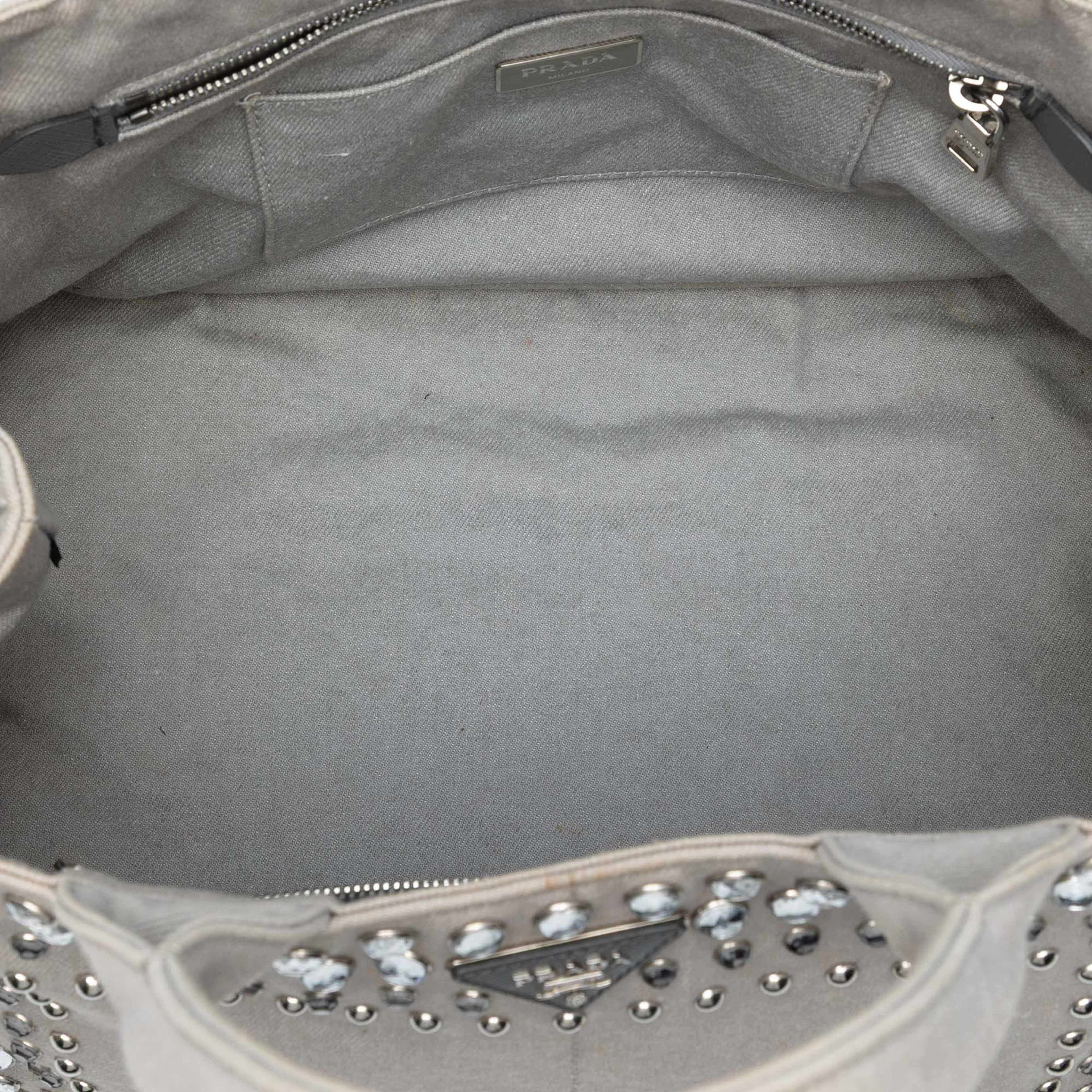 Prada Canvas Canapa Bijoux Satchel, från Luxclusif, i färgen gray. Klicka för att öppna bilden i stort format