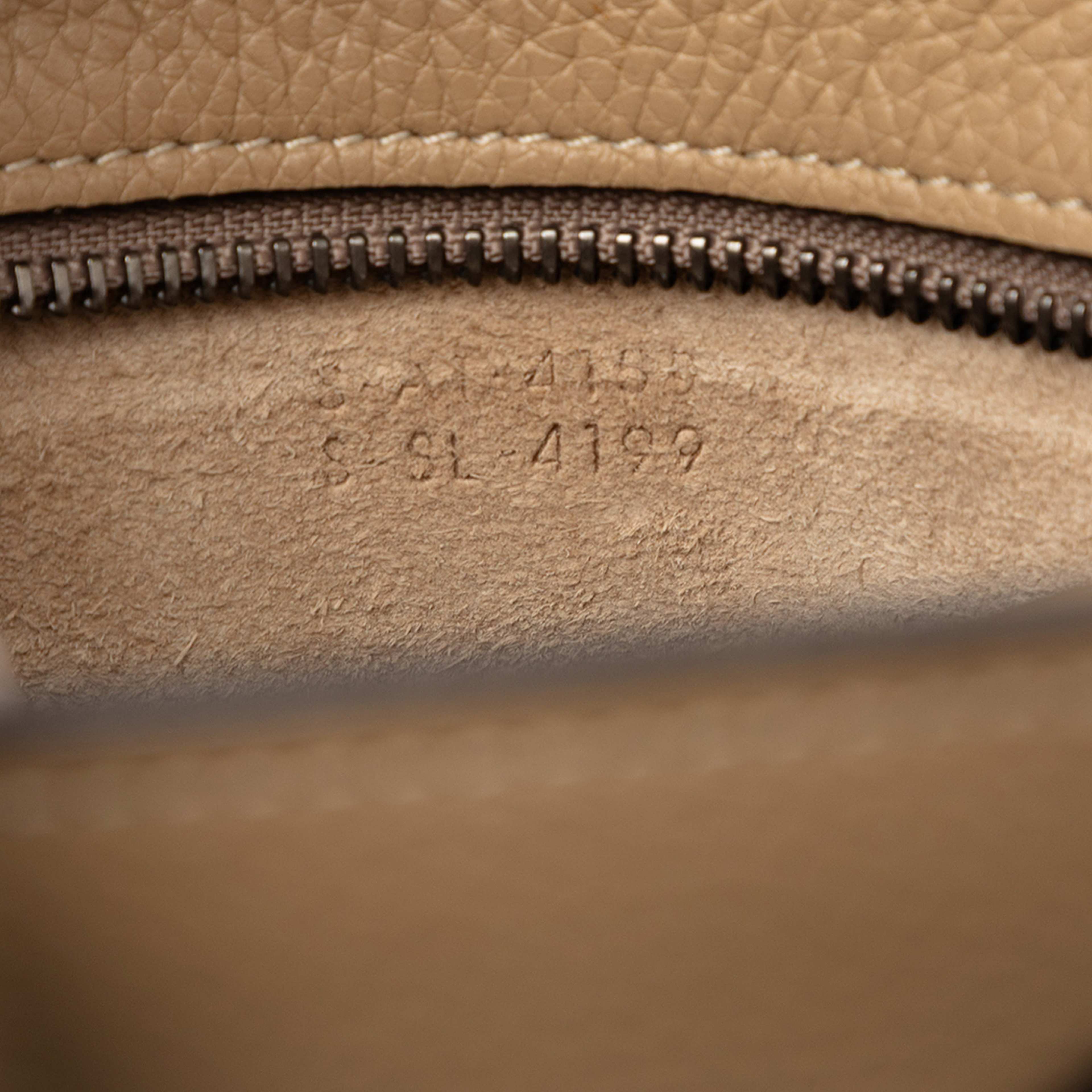 Celine Nano Leather Luggage Tote, från Luxclusif, i färgen beige. Klicka för att öppna bilden i stort format