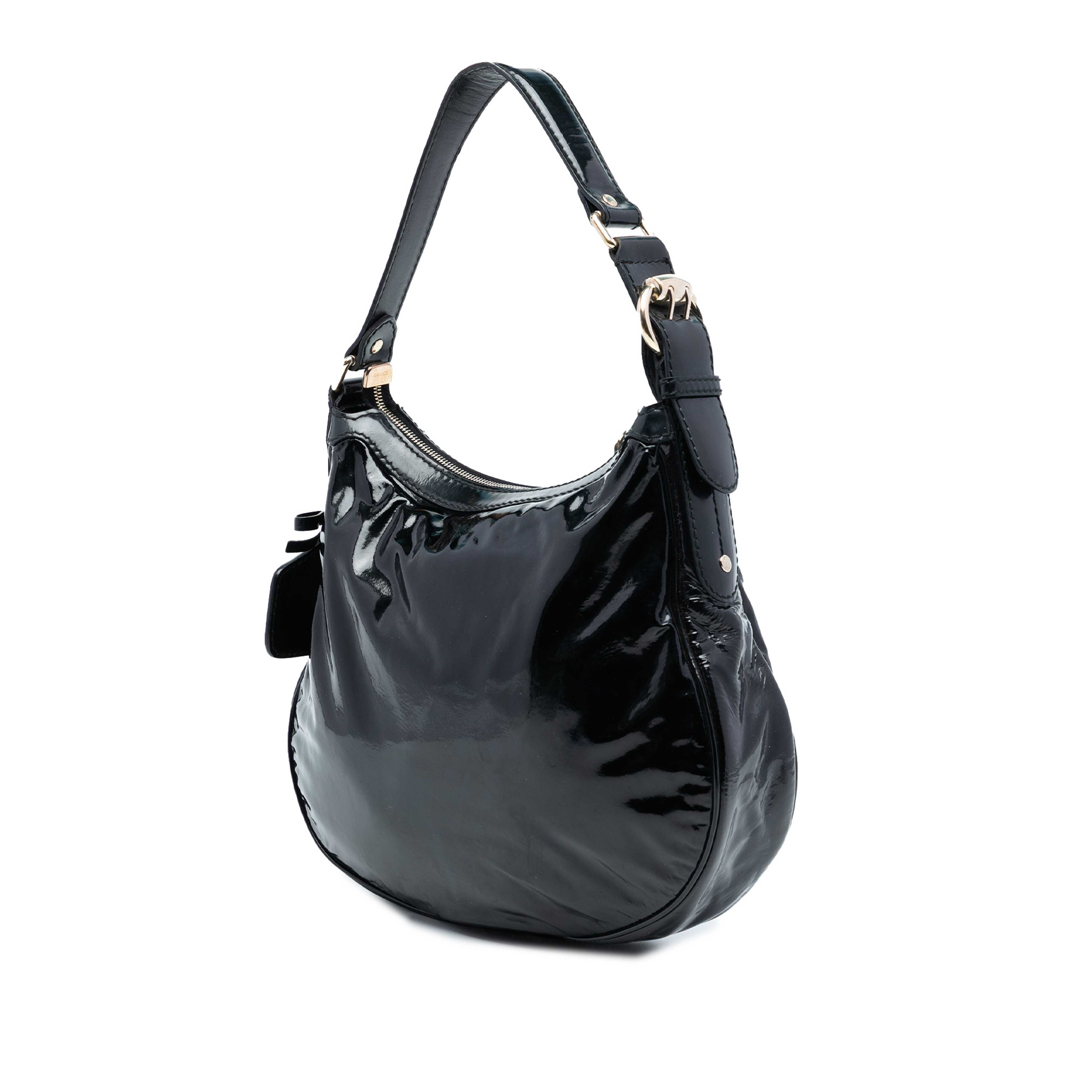 Gucci Patent Shoulder Bag, från Luxclusif, i färgen svart. Klicka för att öppna bilden i stort format