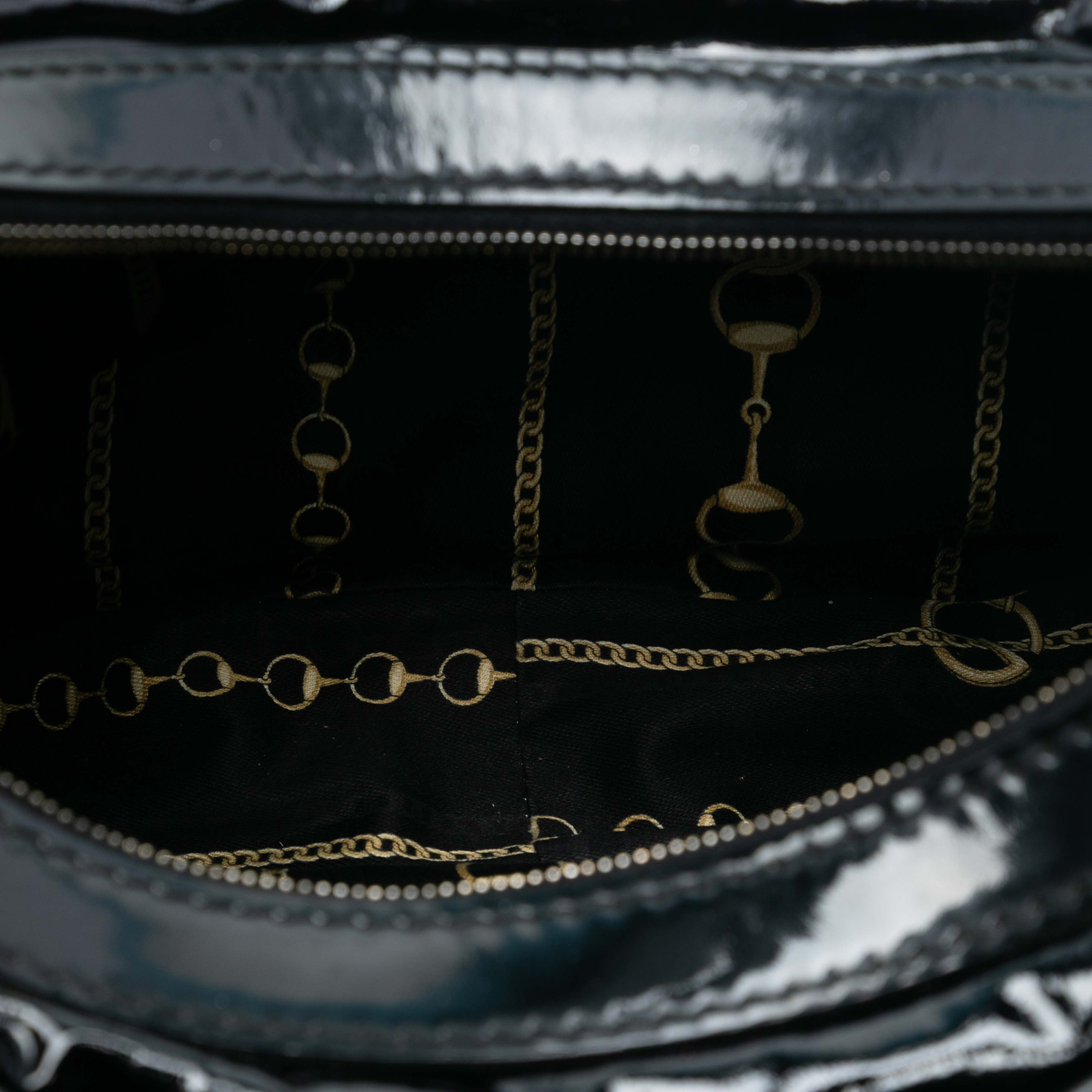 Gucci Patent Shoulder Bag, från Luxclusif, i färgen black. Klicka för att öppna bilden i stort format