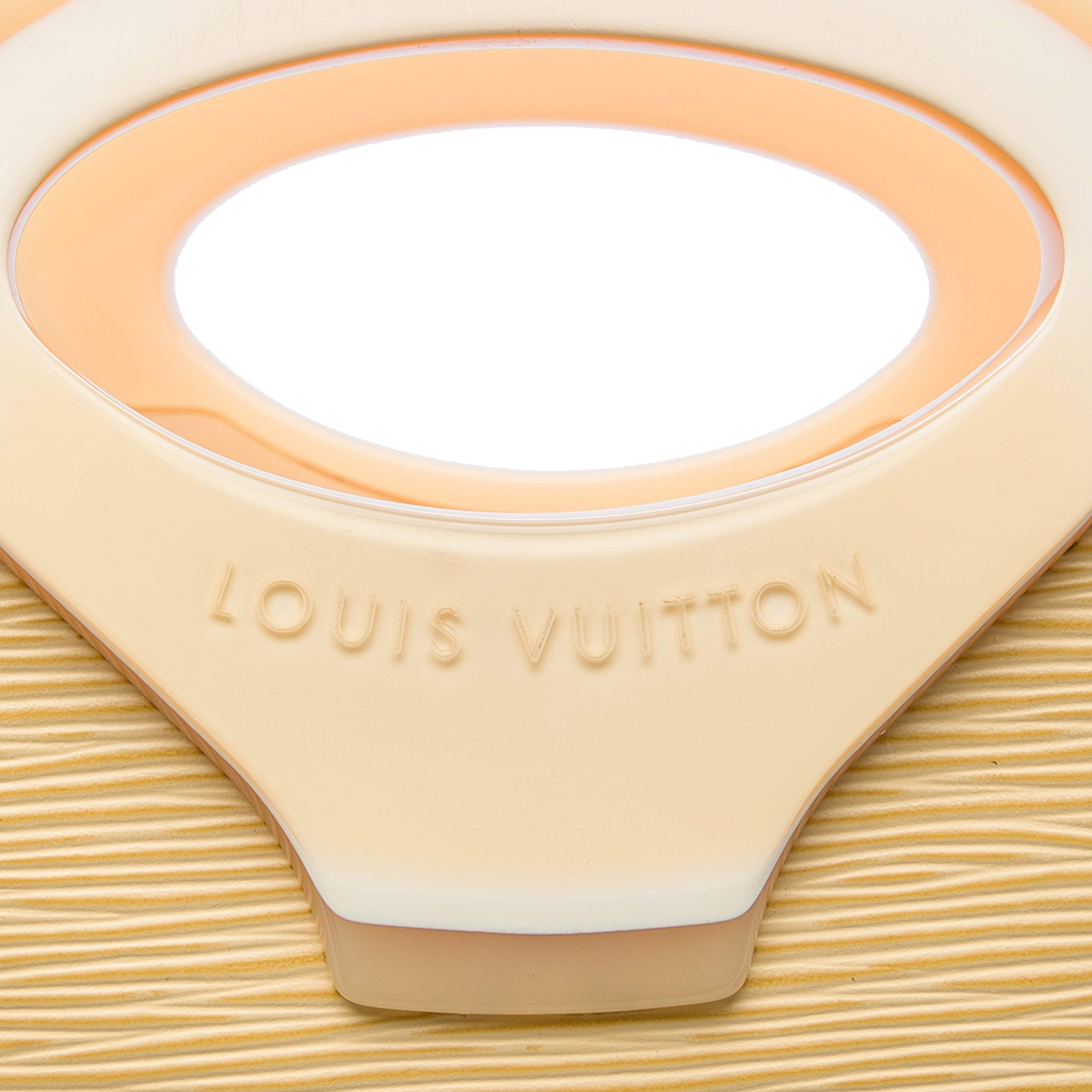 Louis Vuitton Epi Noctambule, från Luxclusif, i färgen beige. Klicka för att öppna bilden i stort format