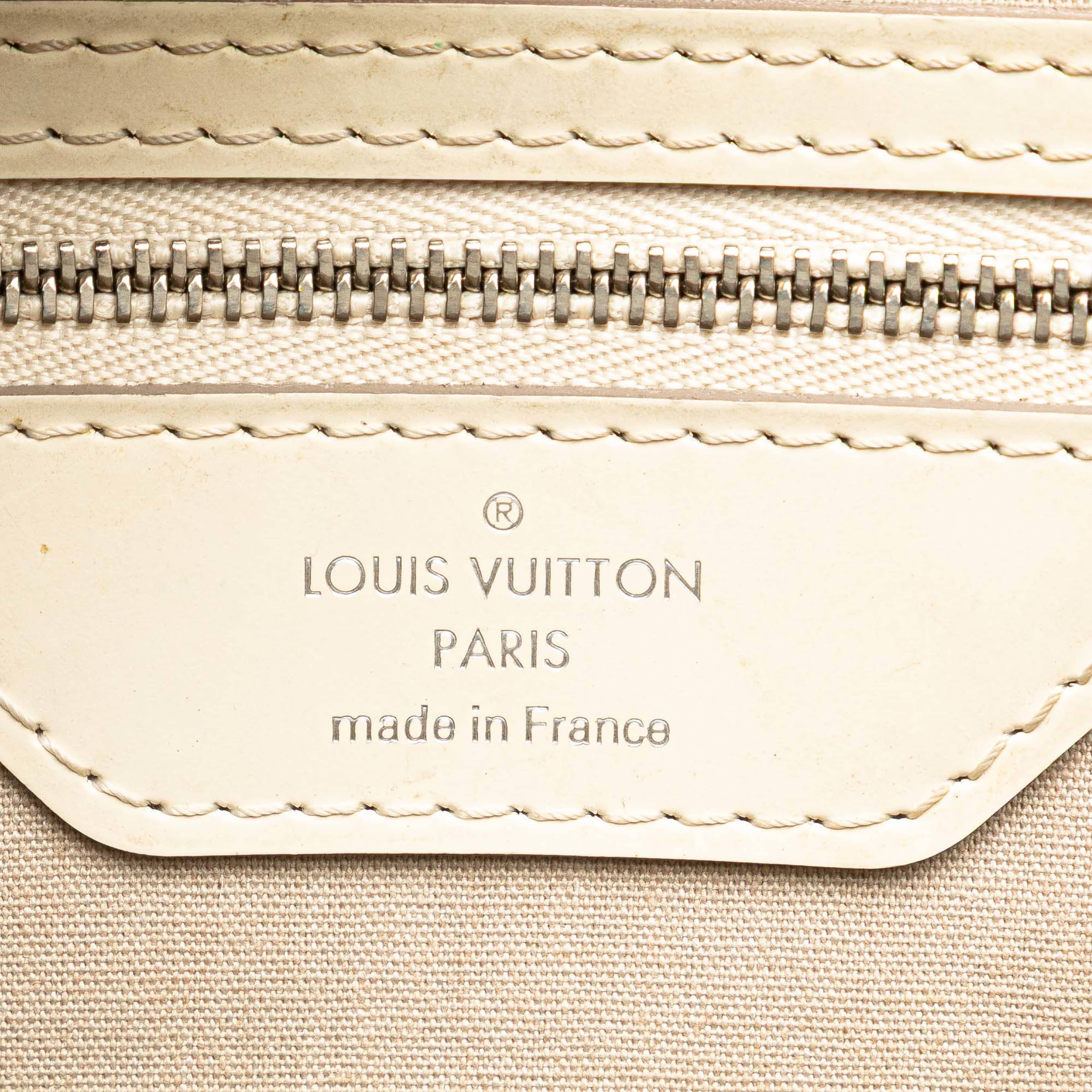 Louis Vuitton Epi Brea Mm, från Luxclusif, i färgen white. Klicka för att öppna bilden i stort format