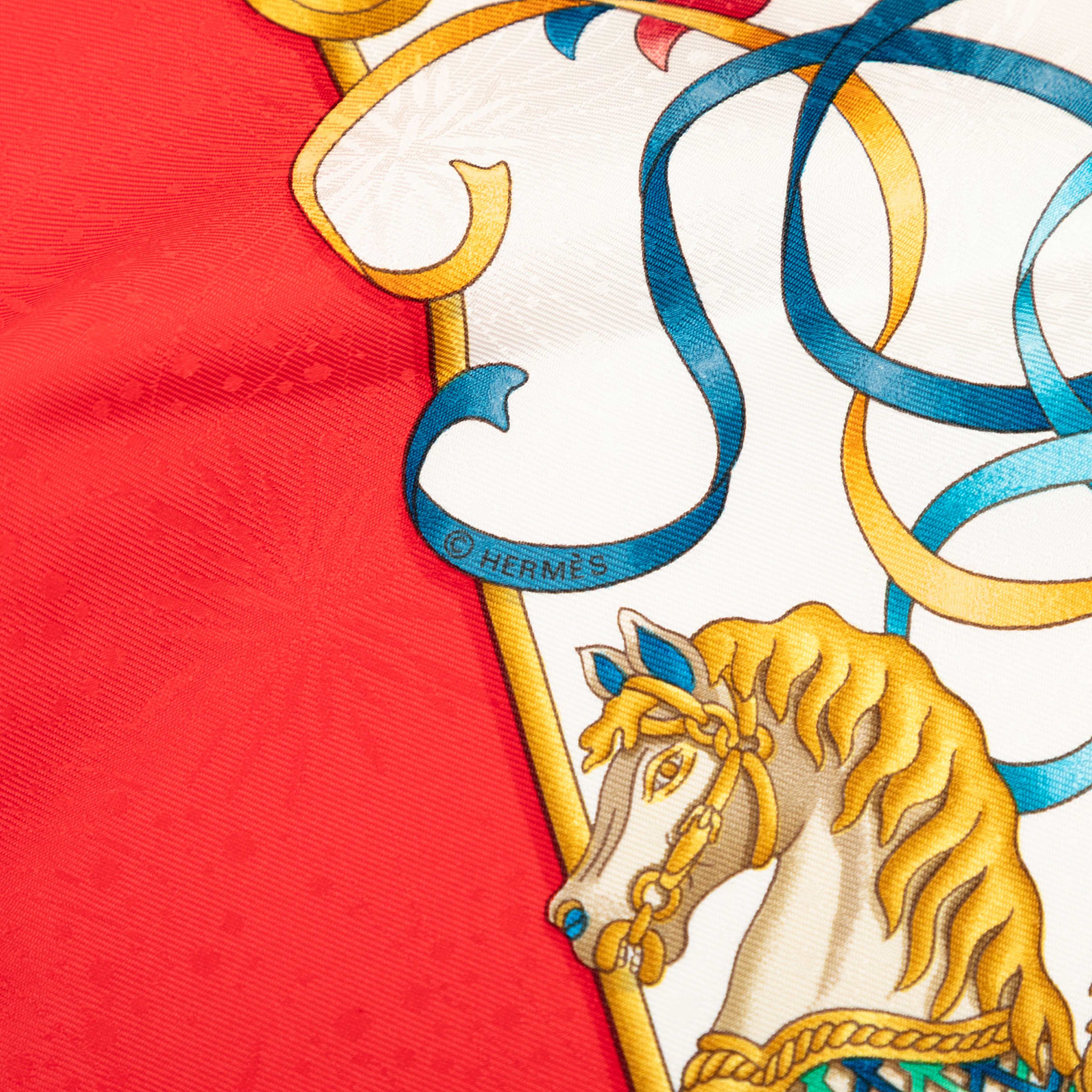Hermès Luna Park Silk Scarf 90, från Luxclusif, i färgen white. Klicka för att öppna bilden i stort format