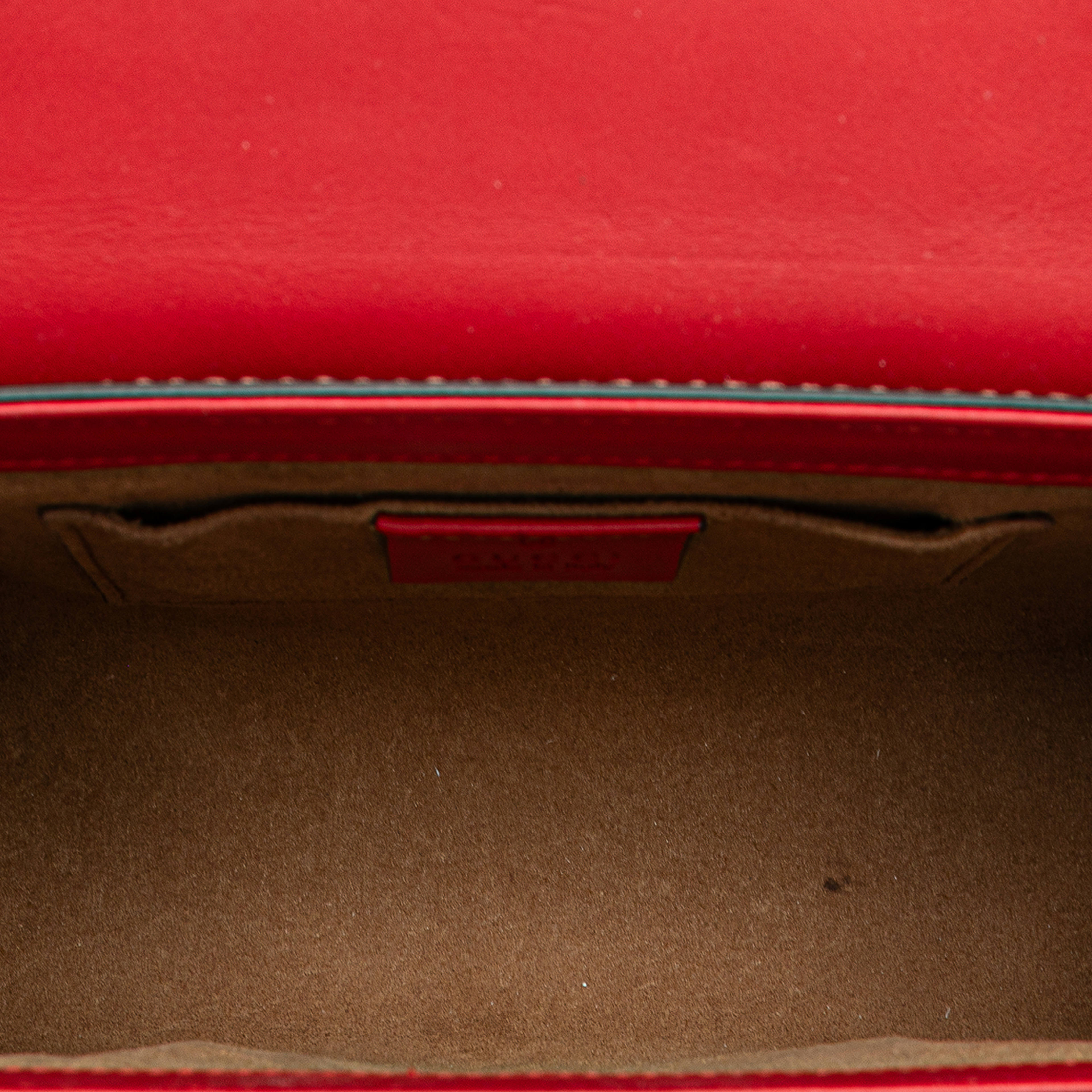 Gucci Small Gg Supreme Padlock Crossbody, från Luxclusif, i färgen beige. Klicka för att öppna bilden i stort format