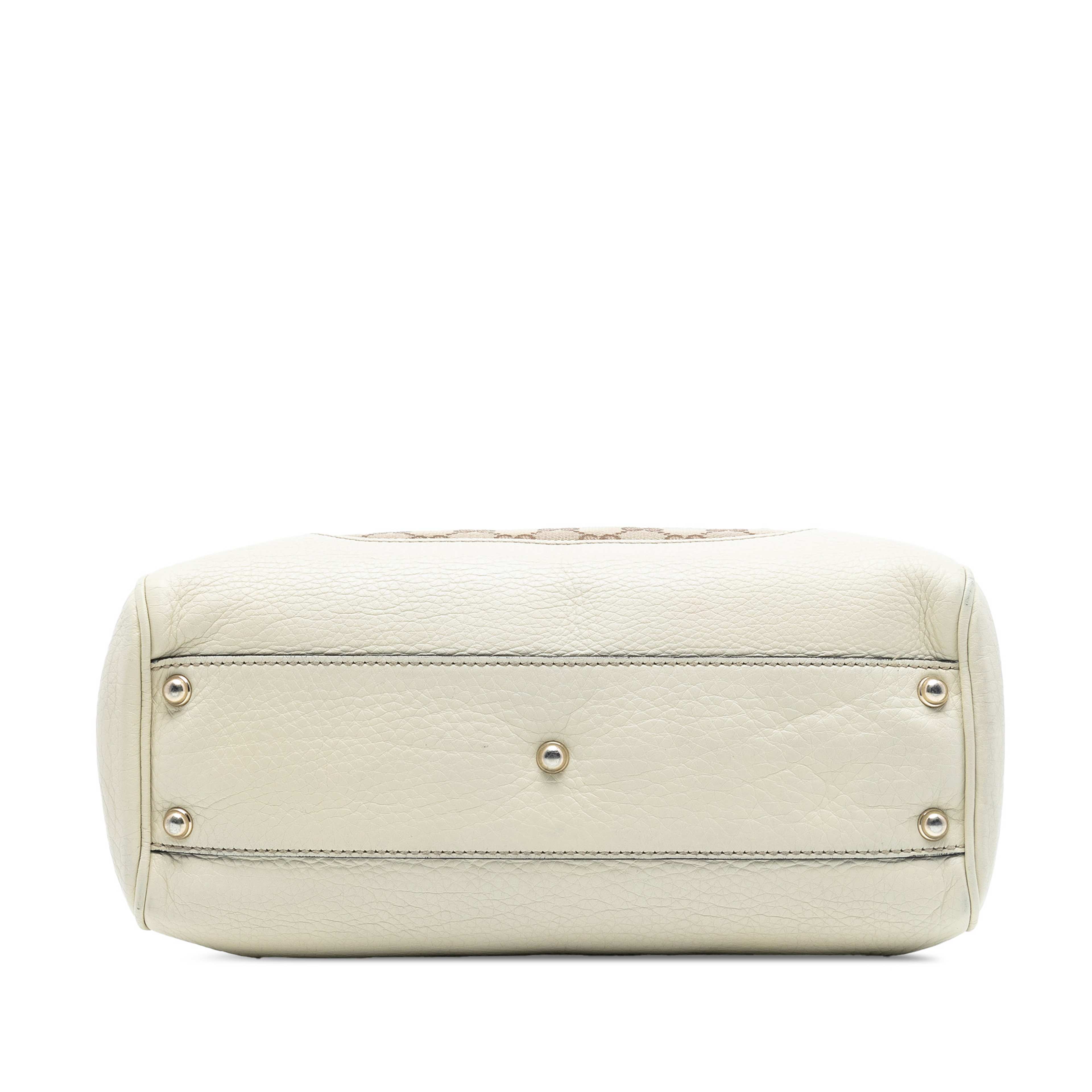 Gucci Small Gg Canvas Diana Bamboo Top Handle Tote, från Luxclusif, i färgen beige. Klicka för att öppna bilden i stort format
