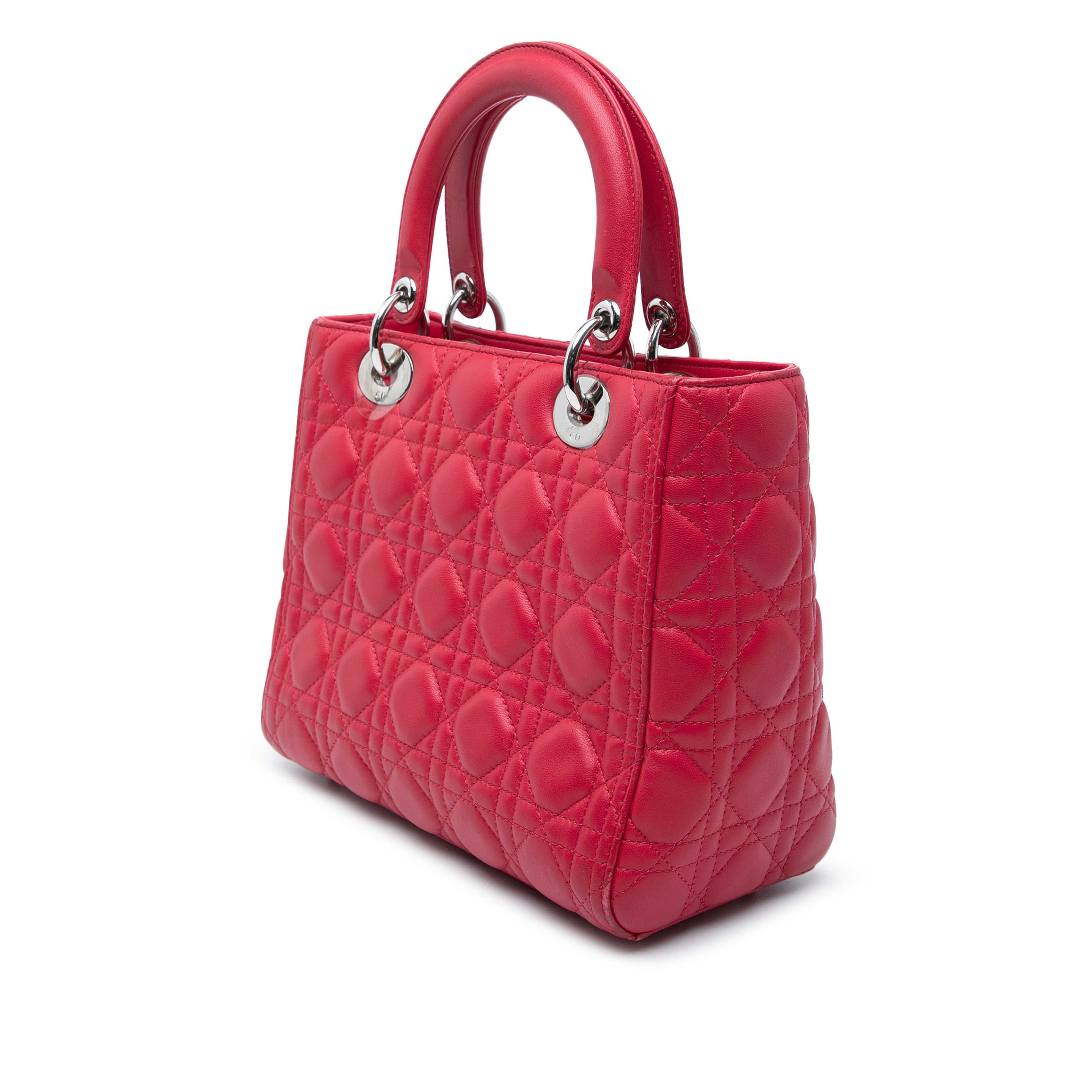 Dior Medium Lambskin Cannage Lady Dior, från Luxclusif, i färgen red. Klicka för att öppna bilden i stort format