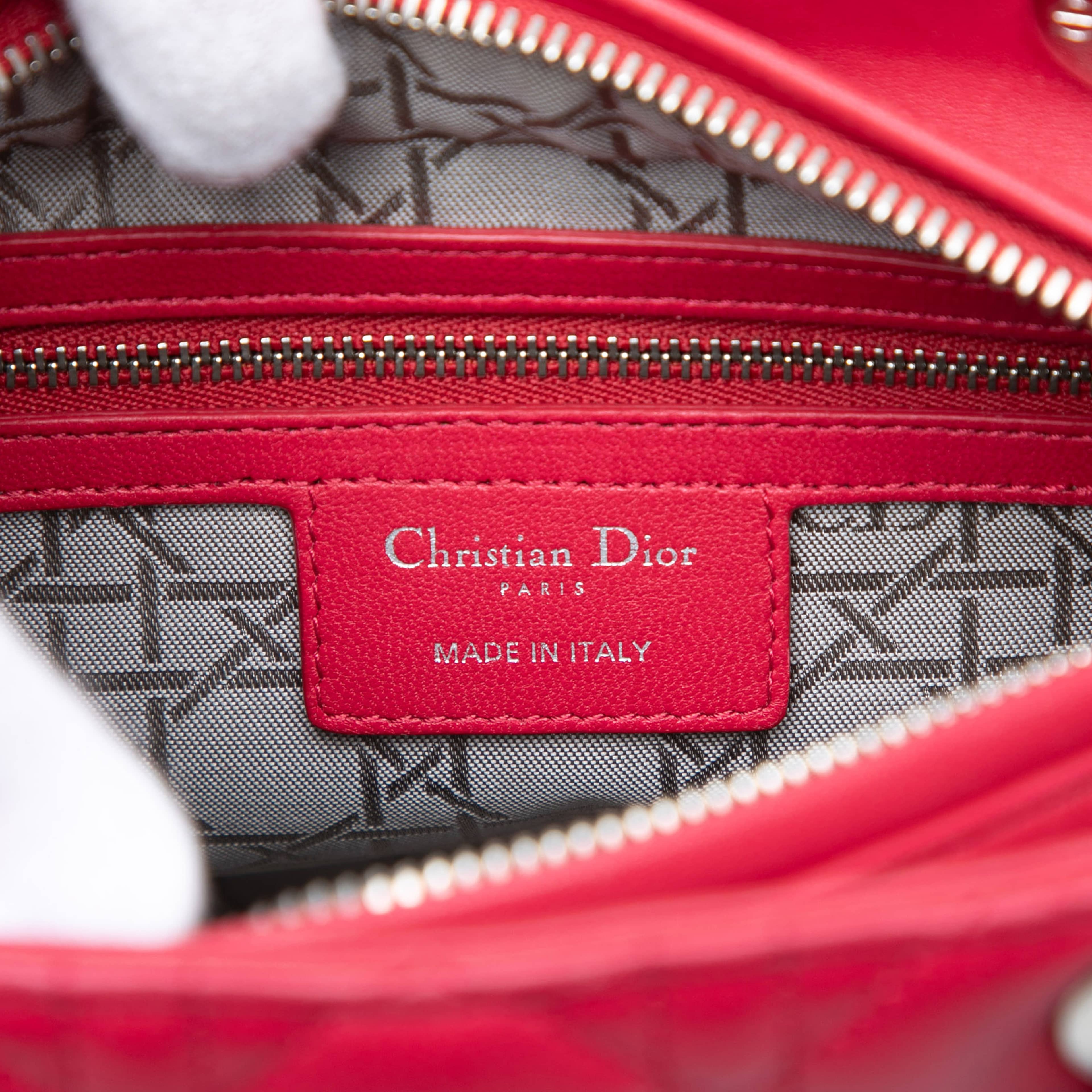 Dior Medium Lambskin Cannage Lady Dior, från Luxclusif, i färgen red. Klicka för att öppna bilden i stort format