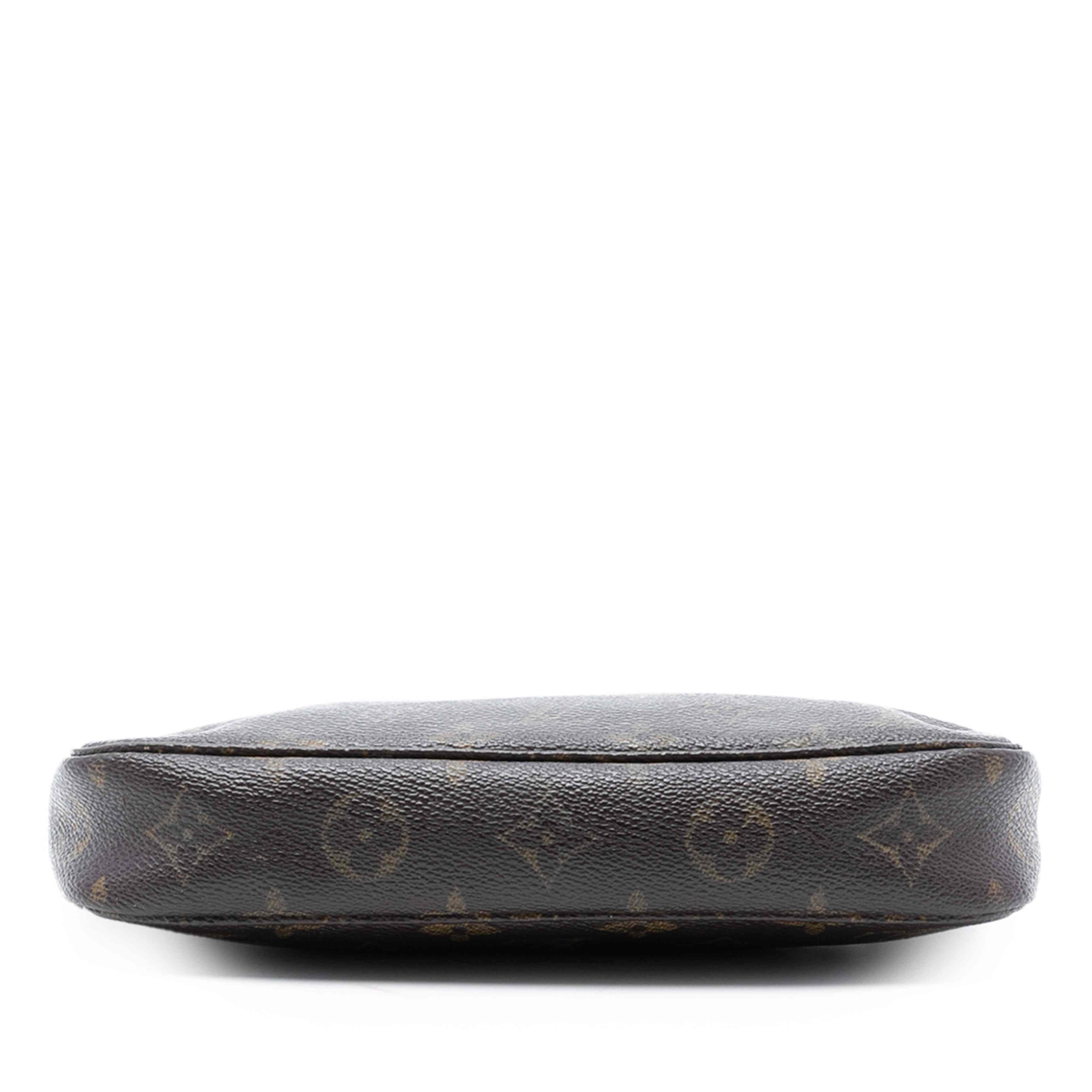 Louis Vuitton Monogram Pochette Accessoires, från Luxclusif, i färgen brown. Klicka för att öppna bilden i stort format