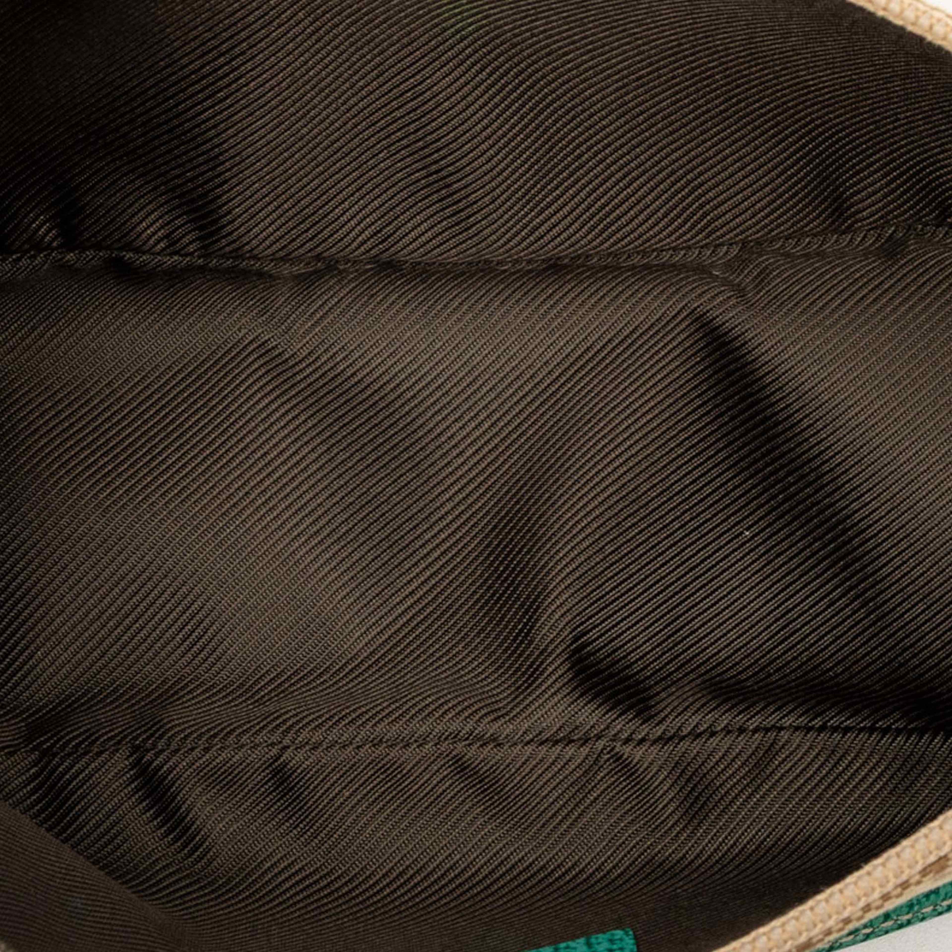 Gucci Gg Canvas Boat, från Luxclusif, i färgen beige. Klicka för att öppna bilden i stort format