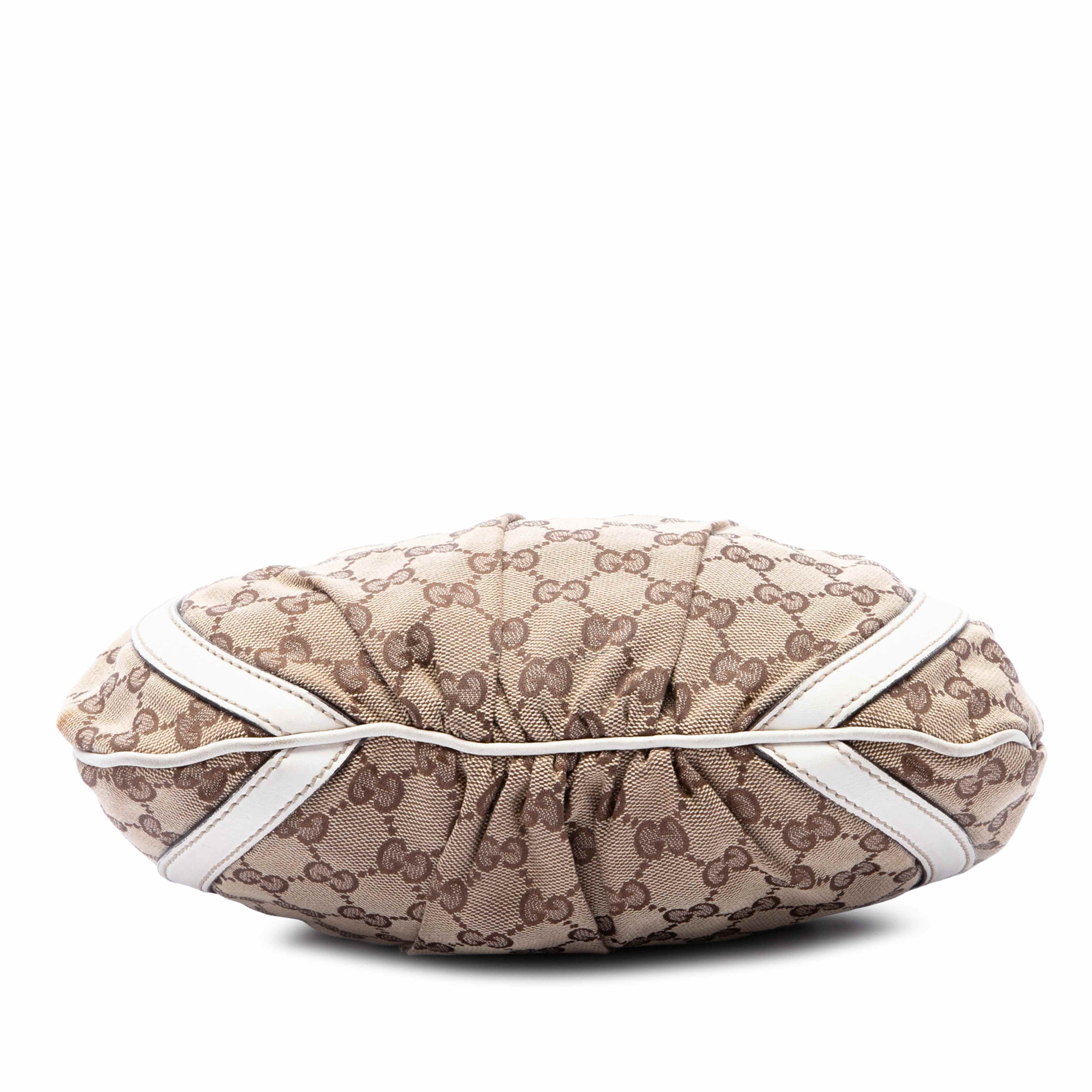 Gucci Gg Canvas Abbey D Ring Crossbody, från Luxclusif, i färgen beige. Klicka för att öppna bilden i stort format
