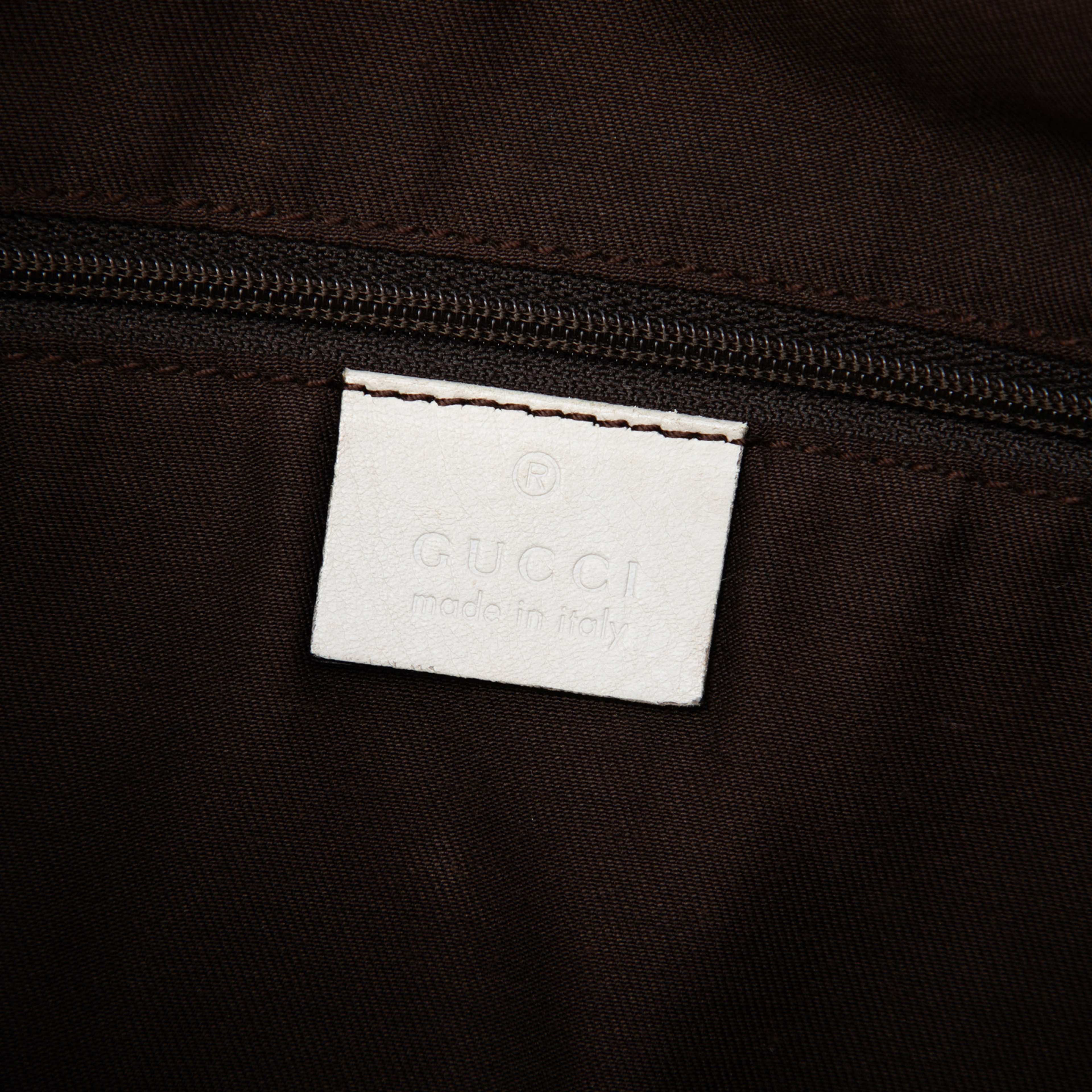 Gucci Gg Canvas Abbey D Ring Crossbody, från Luxclusif, i färgen beige. Klicka för att öppna bilden i stort format