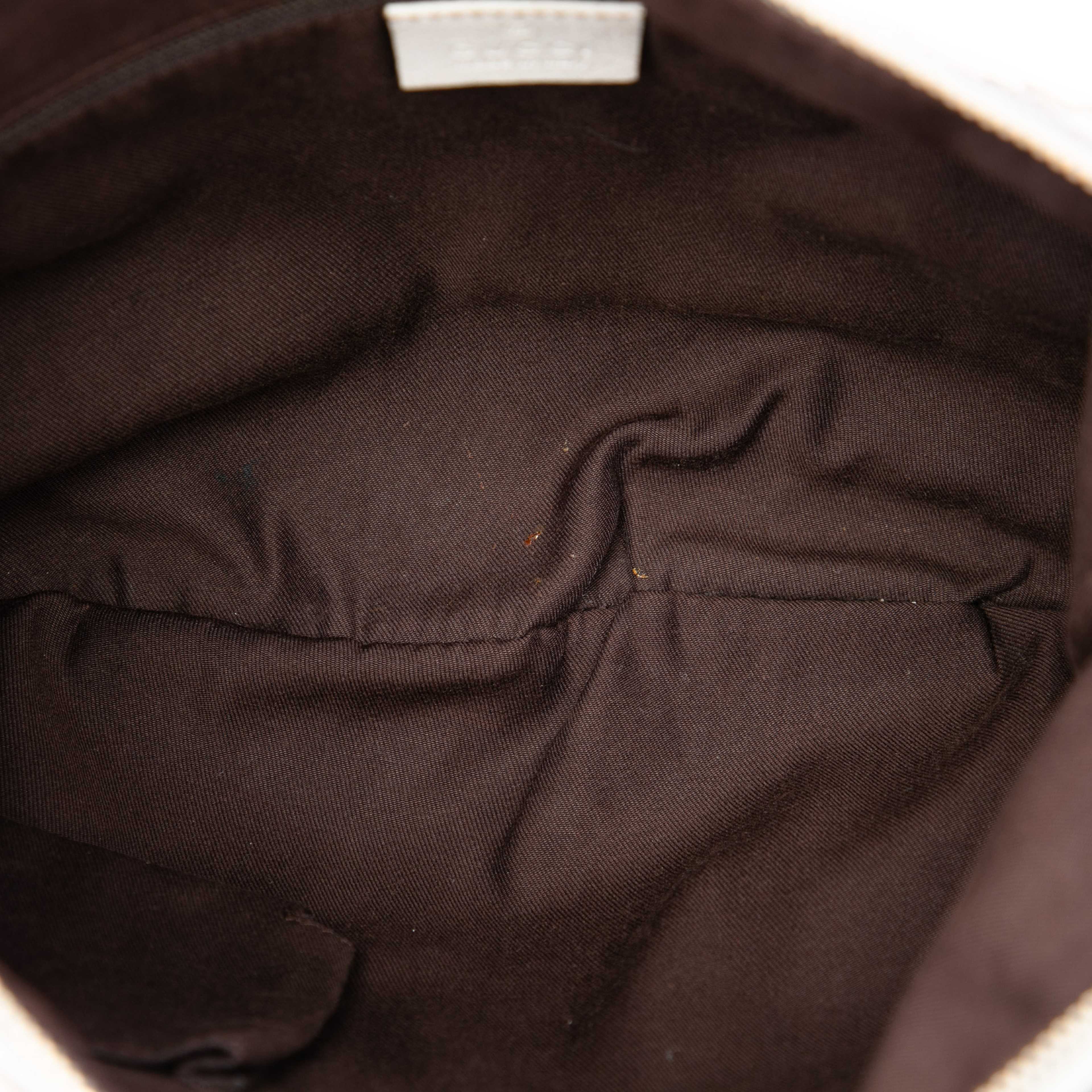 Gucci Gg Canvas Abbey D Ring Crossbody, från Luxclusif, i färgen beige. Klicka för att öppna bilden i stort format
