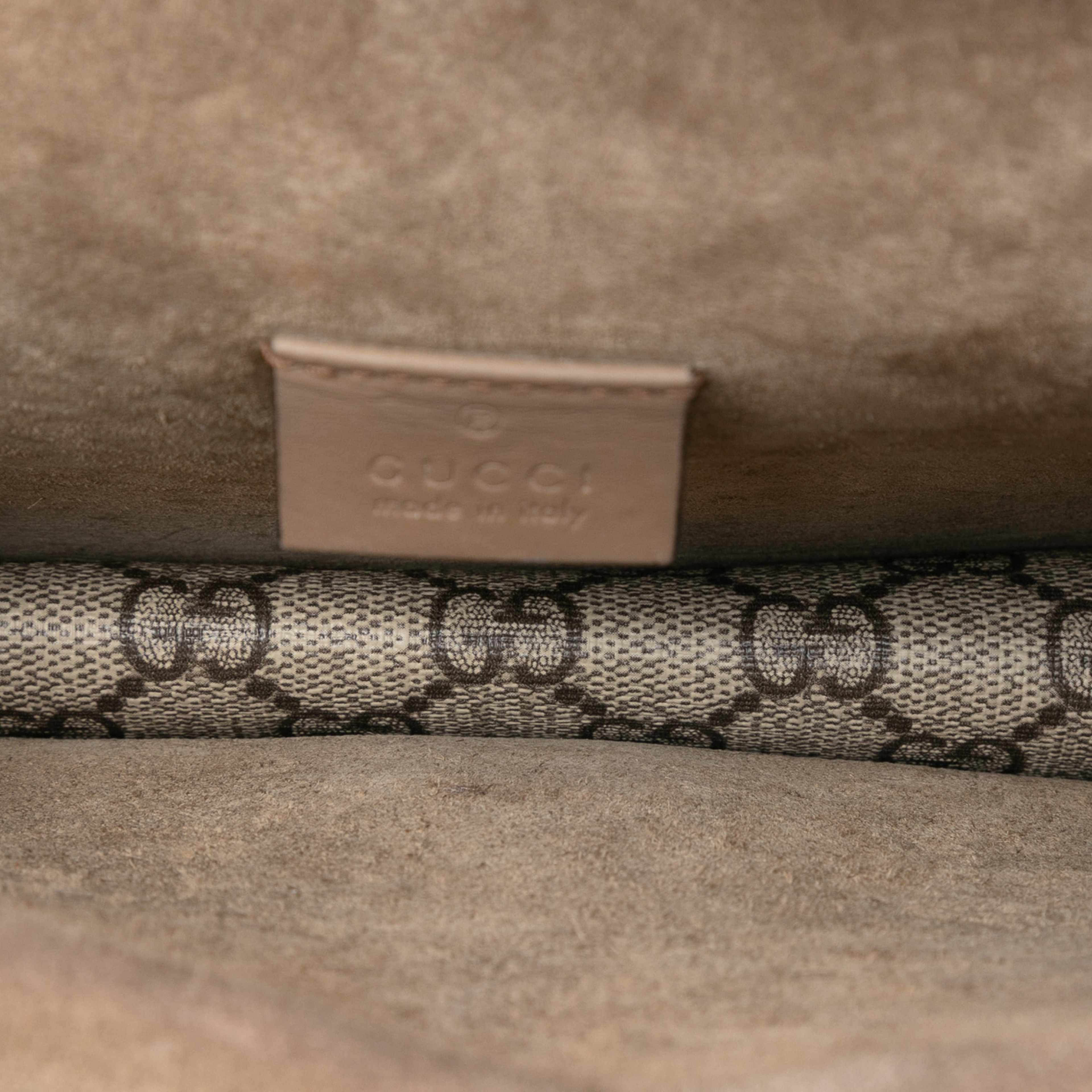 Gucci Small Gg Supreme Dionysus Crossbody, från Luxclusif, i färgen beige. Klicka för att öppna bilden i stort format