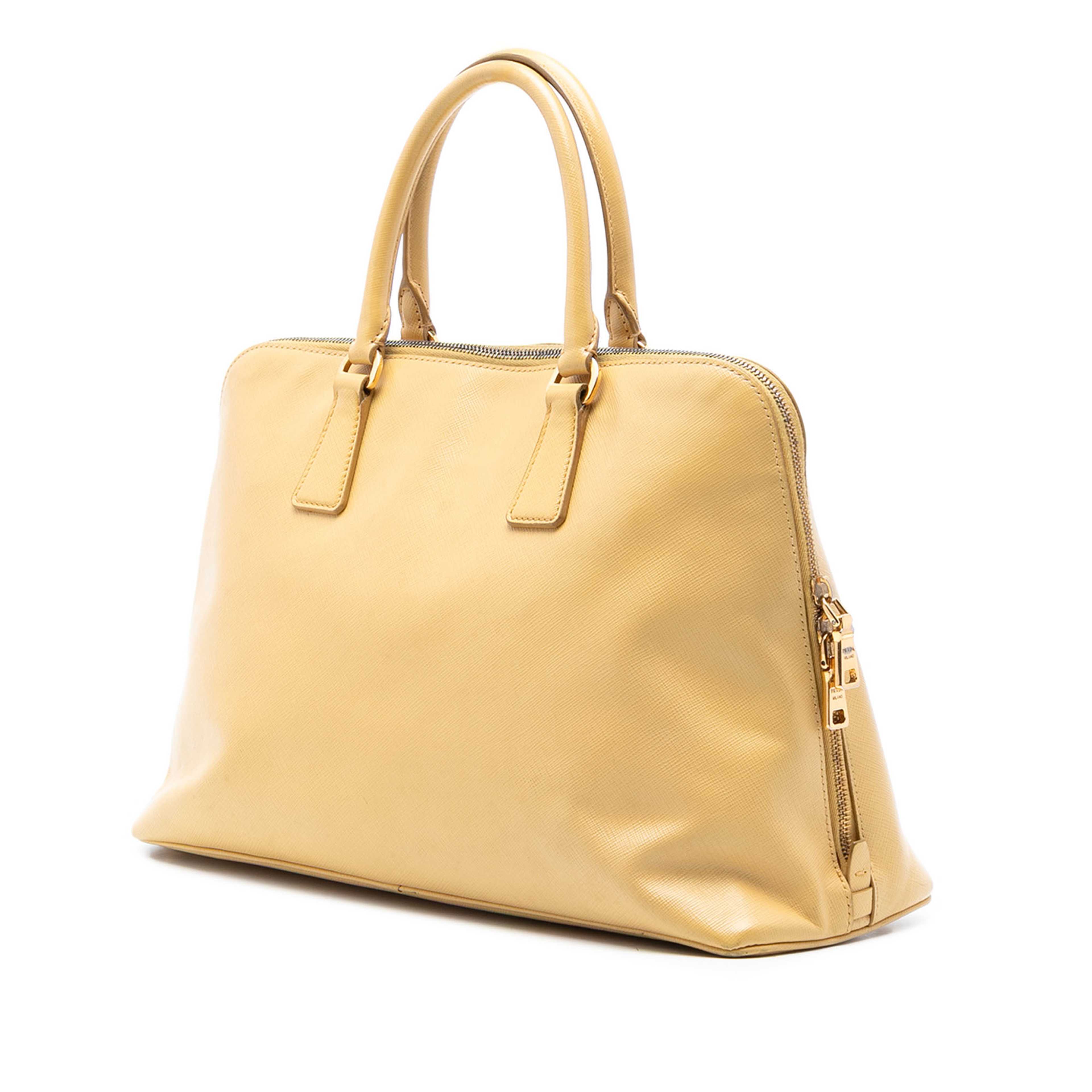 Prada Large Saffiano Lux Promenade Satchel, från Luxclusif, i färgen yellow. Klicka för att öppna bilden i stort format