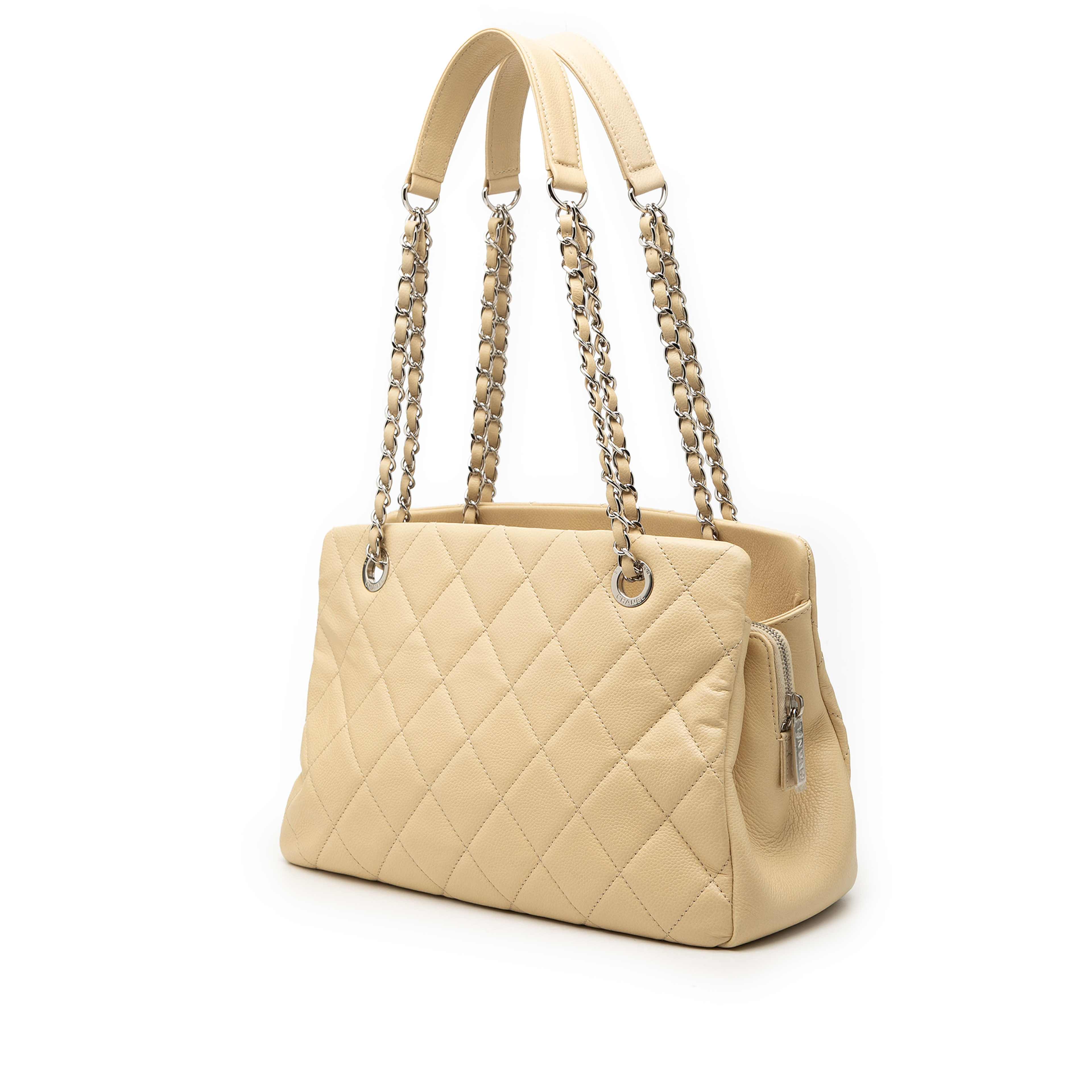 Chanel Petite Caviar Timeless Tote, från Luxclusif, i färgen ivory. Klicka för att öppna bilden i stort format