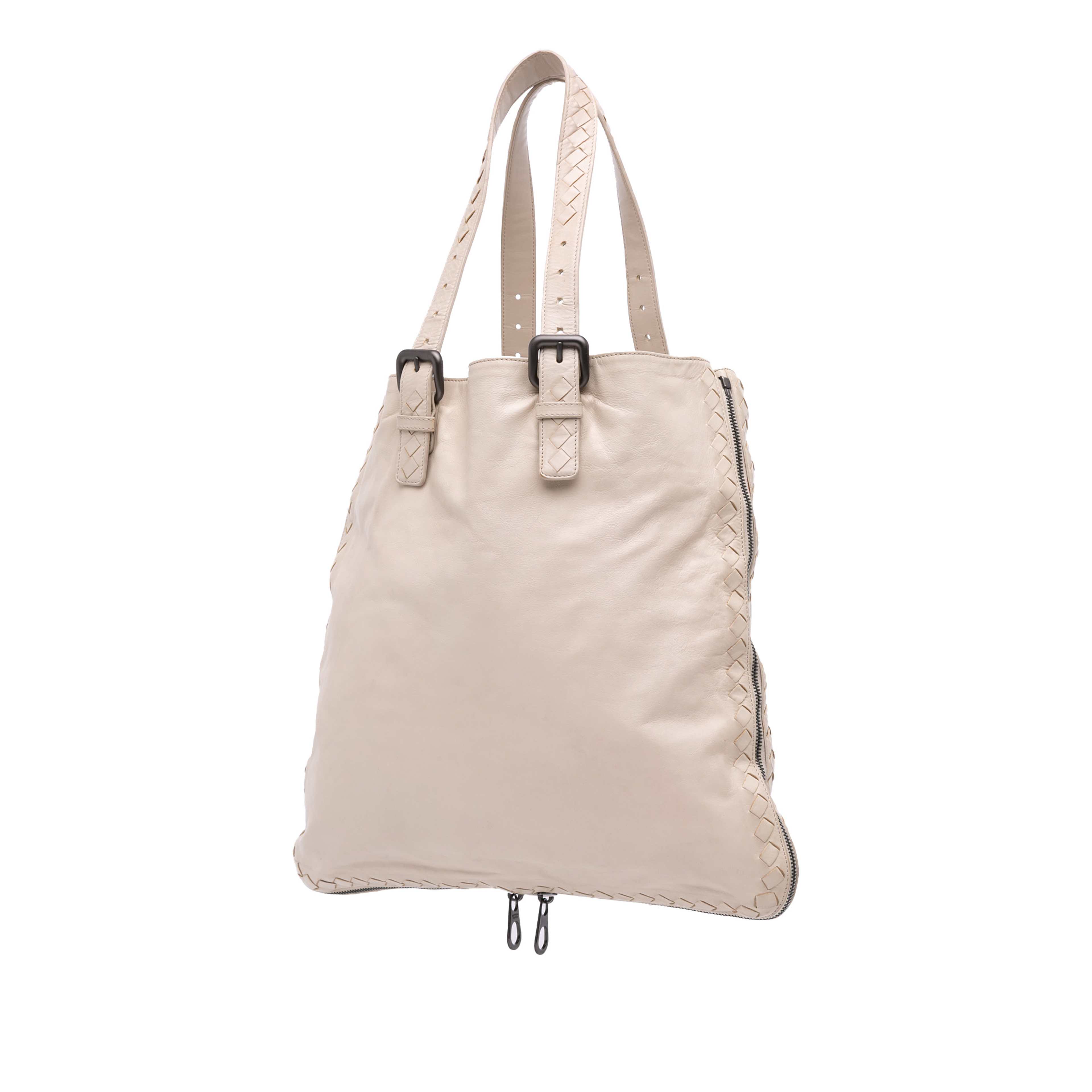 Bottega Veneta Leather Intrecciato Side Zip Tote, från Luxclusif, i färgen brun. Klicka för att öppna bilden i stort format