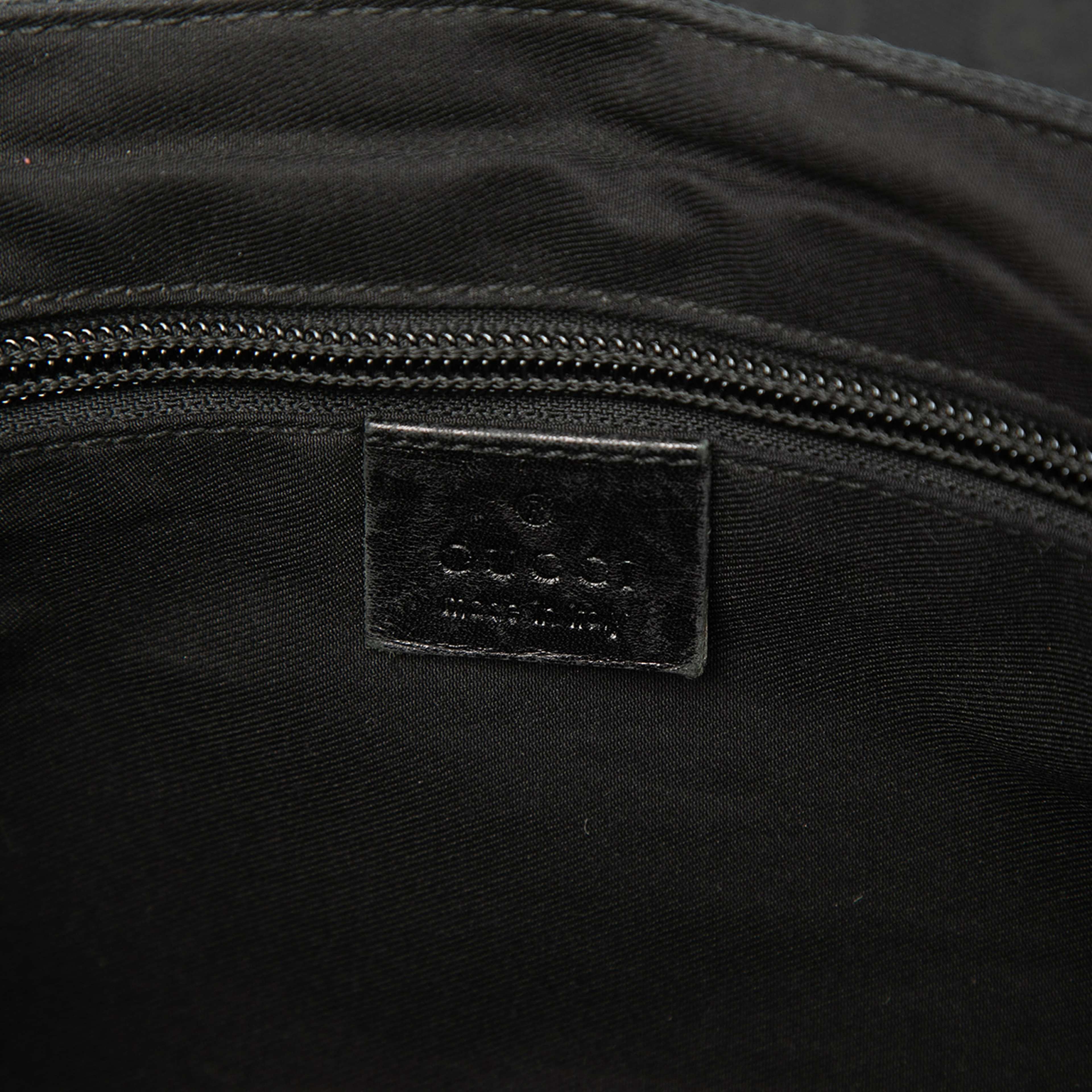Gucci Gg Canvas Crossbody, från Luxclusif, i färgen svart. Klicka för att öppna bilden i stort format
