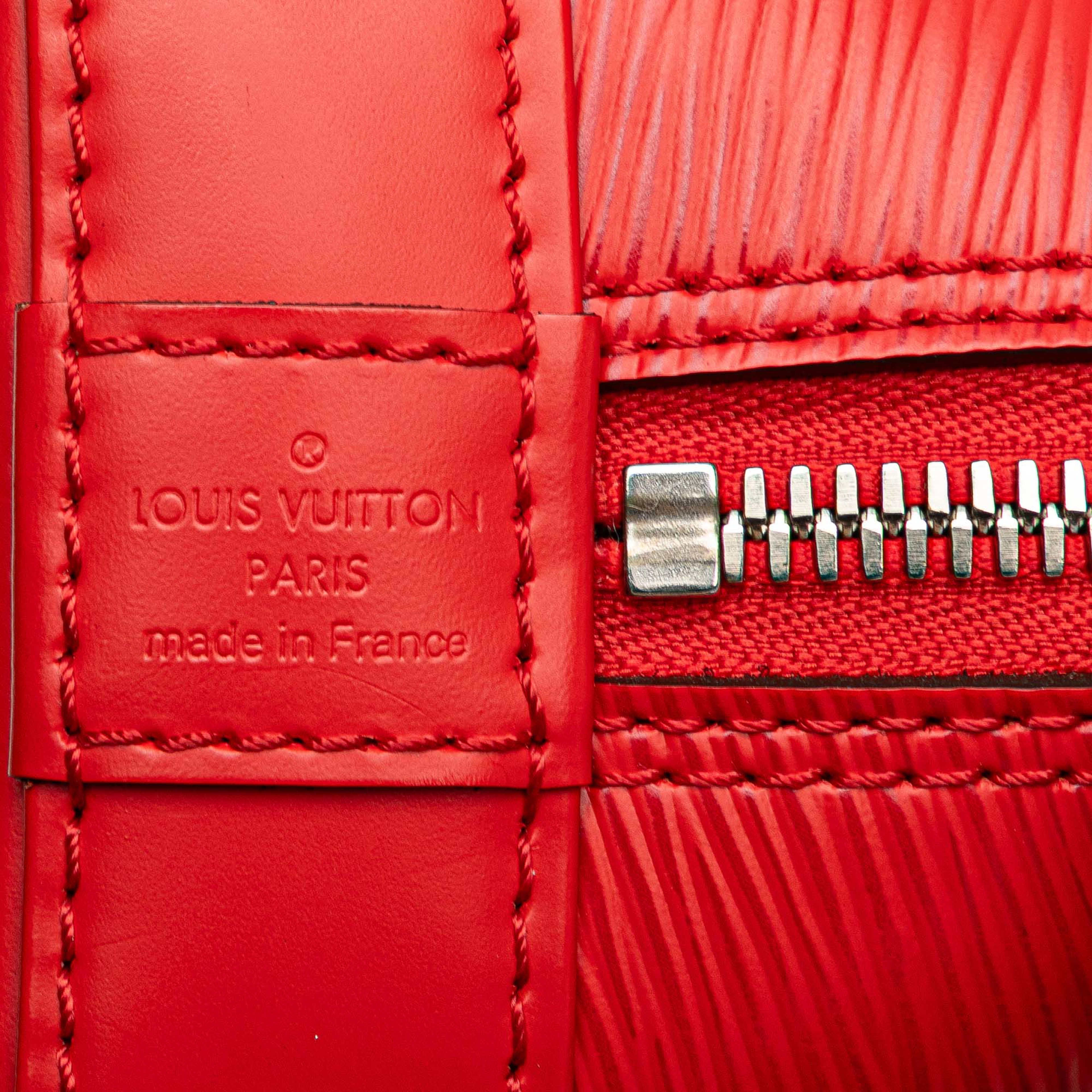 Louis Vuitton Epi Alma Bb, från Luxclusif, i färgen red. Klicka för att öppna bilden i stort format