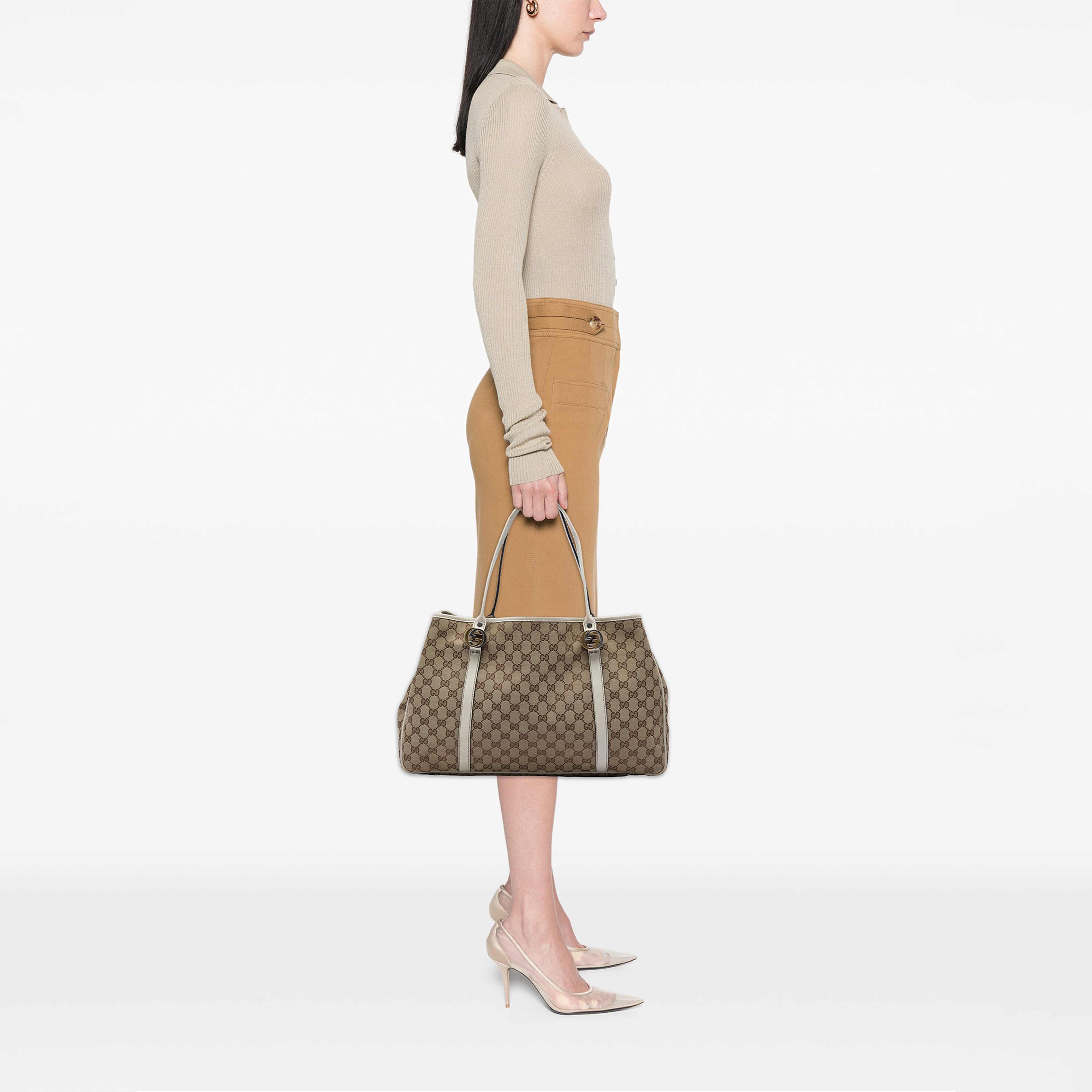 Gucci Large Gg Canvas Twins Tote, från Luxclusif, i färgen beige. Klicka för att öppna bilden i stort format