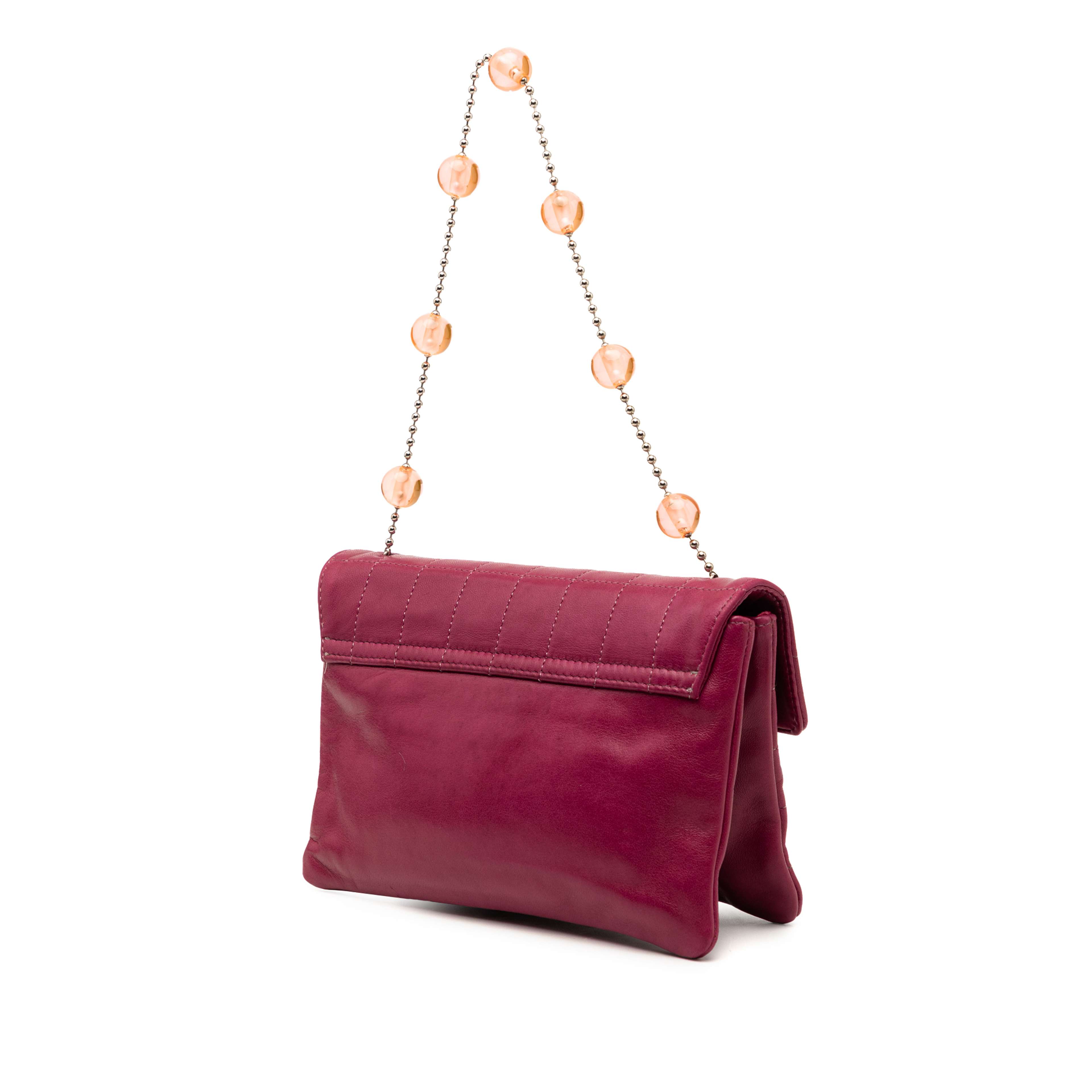 Chanel Cc Choco Bar Lambskin Beaded Chain Flap, från Luxclusif, i färgen purpur. Klicka för att öppna bilden i stort format