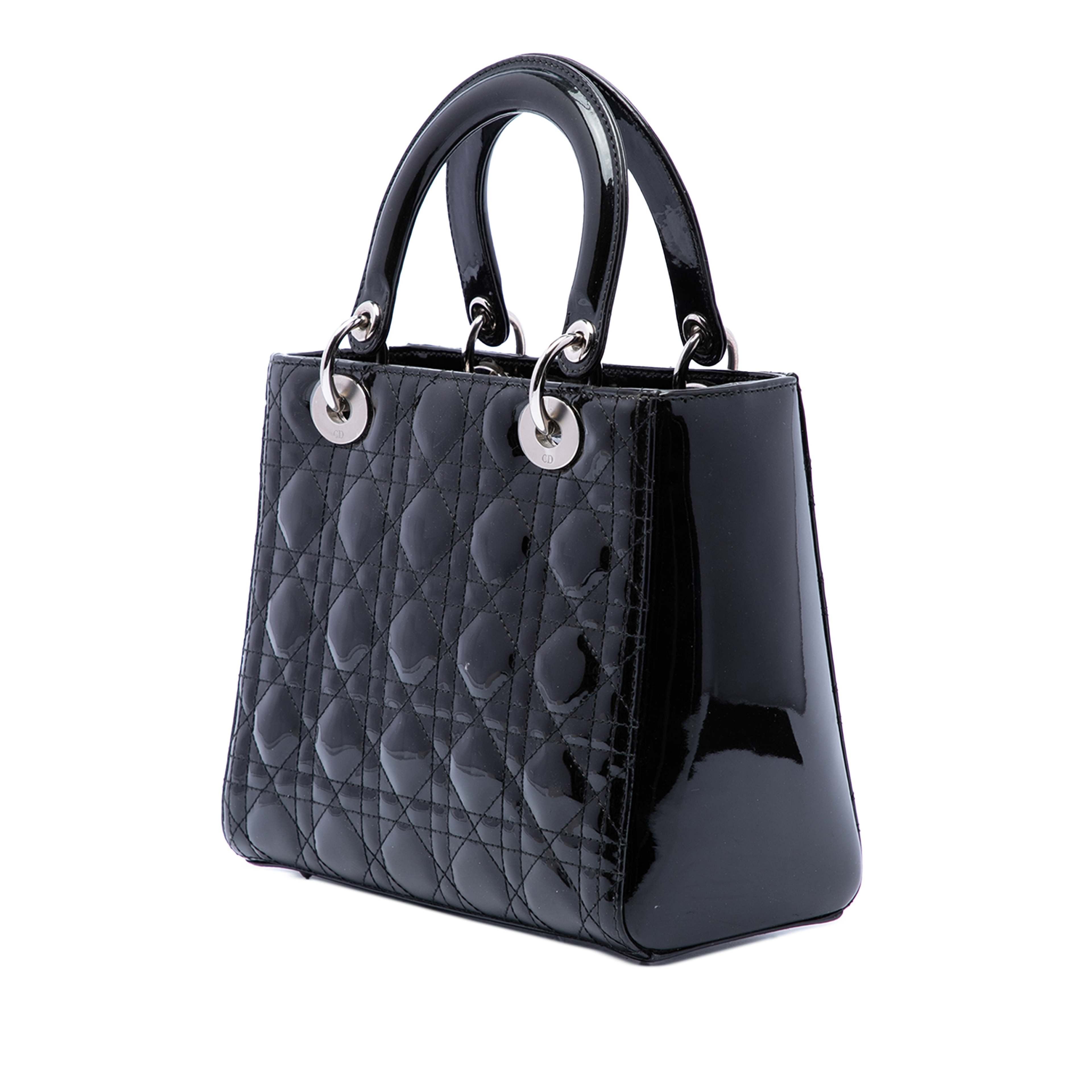 Dior Medium Patent Cannage Lady Dior, från Luxclusif, i färgen svart. Klicka för att öppna bilden i stort format