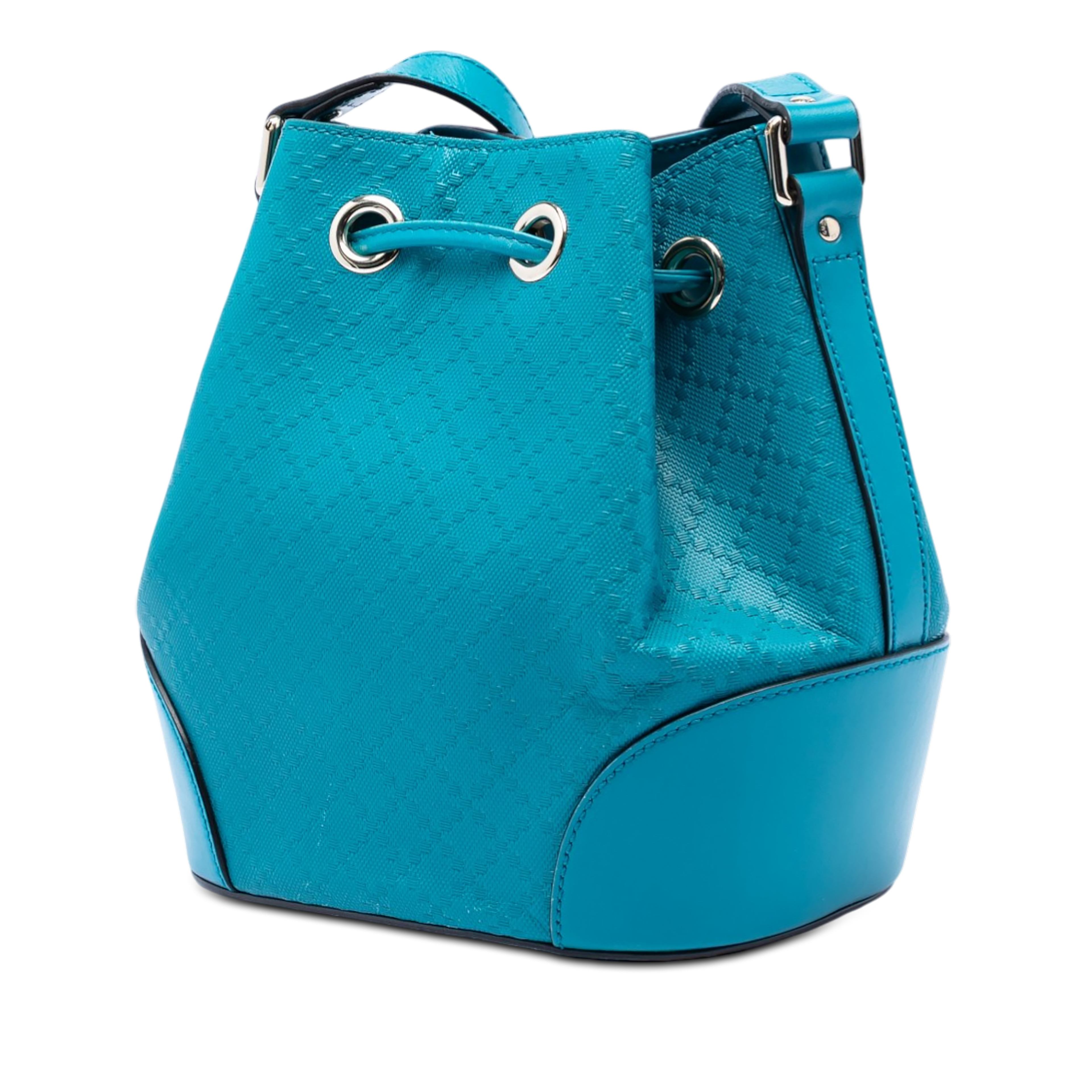 Gucci Diamante Leather Bright Bucket Bag, från Luxclusif, i färgen turquoise. Klicka för att öppna bilden i stort format