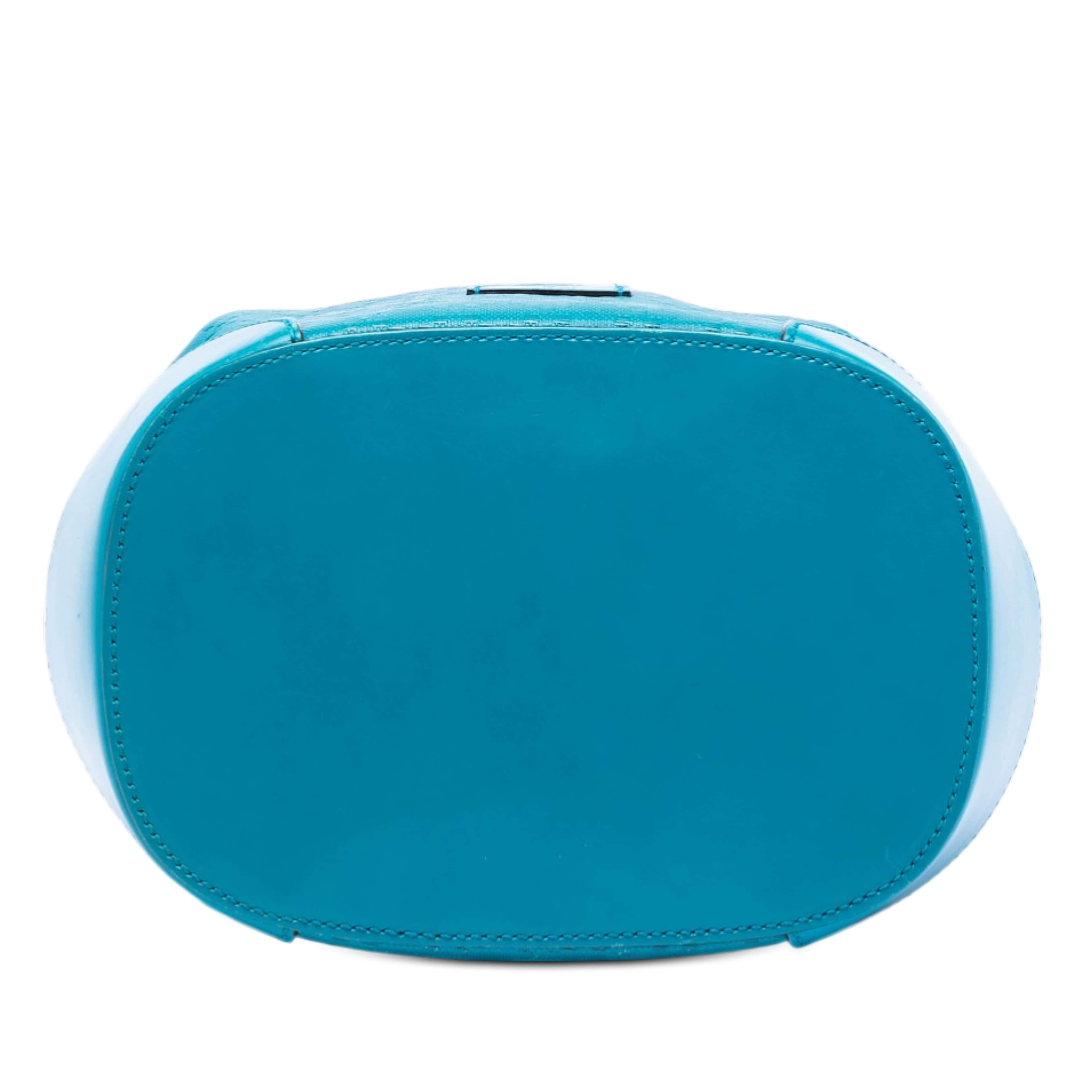 Gucci Diamante Leather Bright Bucket Bag, från Luxclusif, i färgen turquoise. Klicka för att öppna bilden i stort format