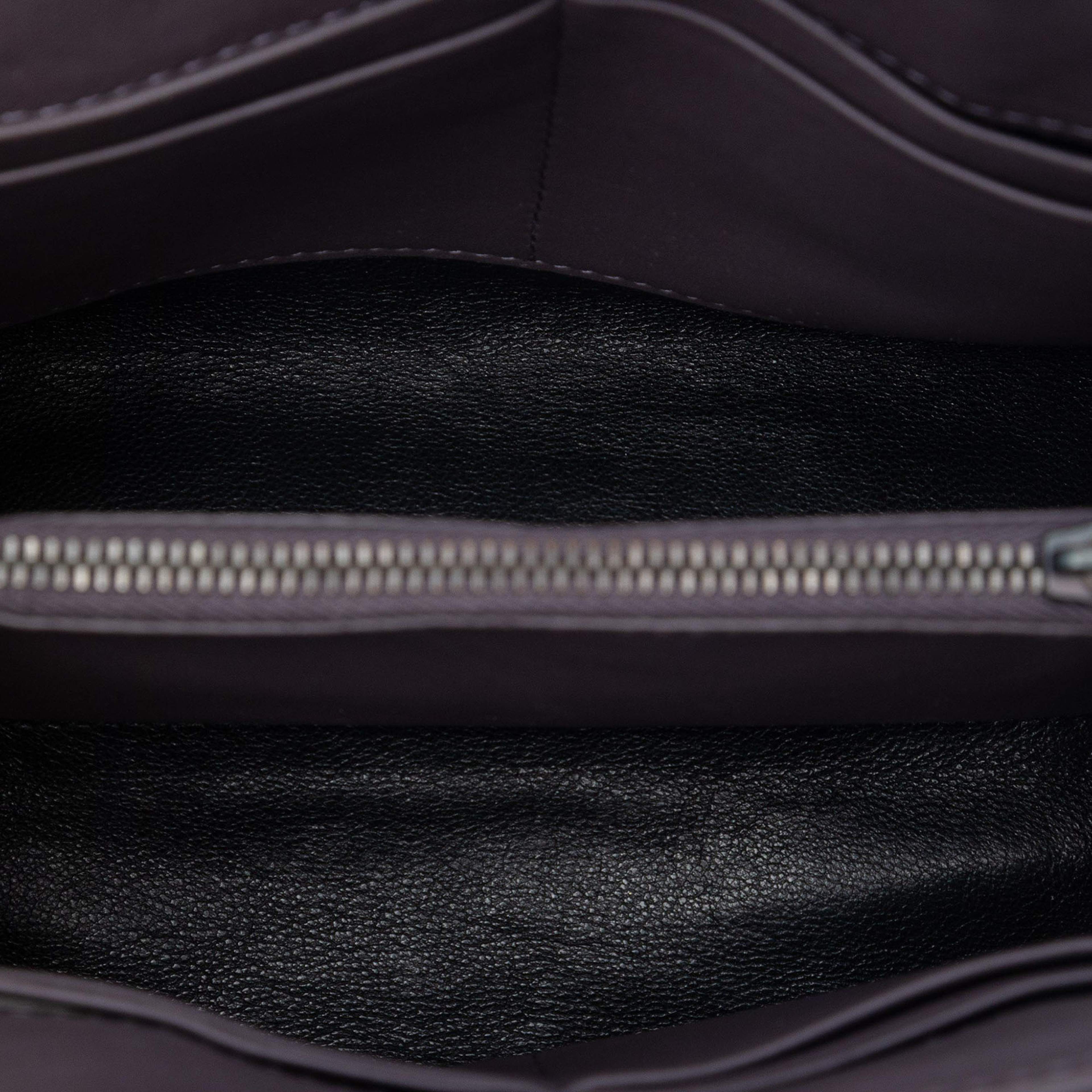Bottega Veneta Nappa Intrecciato Chain Wallet, från Luxclusif, i färgen dark gray. Klicka för att öppna bilden i stort format