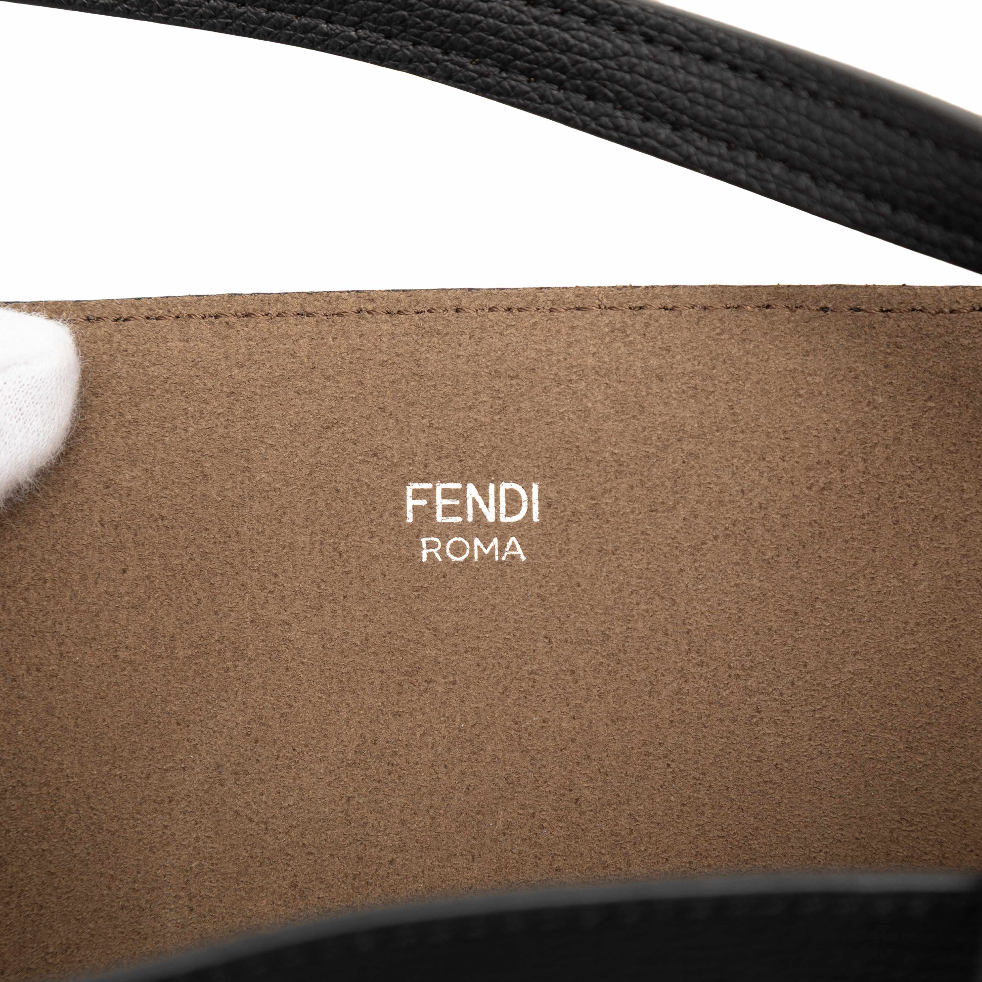 Fendi F Is Fendi Leather Shopper Tote, från Luxclusif, i färgen black. Klicka för att öppna bilden i stort format