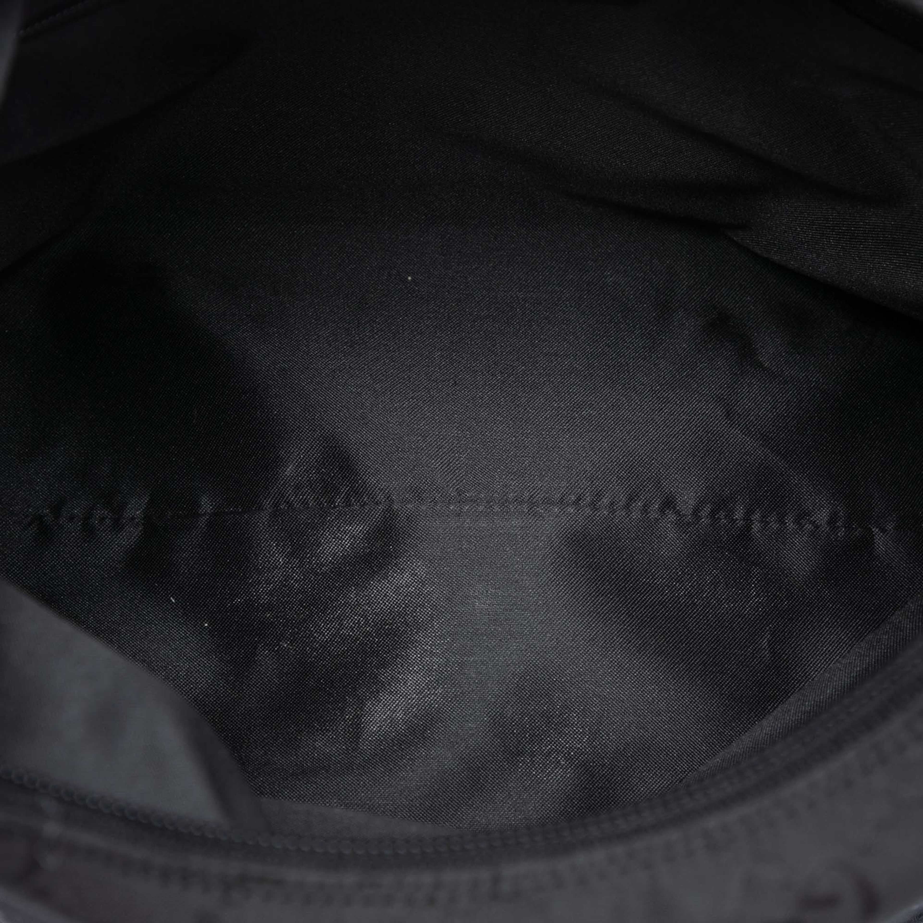 Gucci Gg Nylon Shoulder Bag, från Luxclusif, i färgen black. Klicka för att öppna bilden i stort format