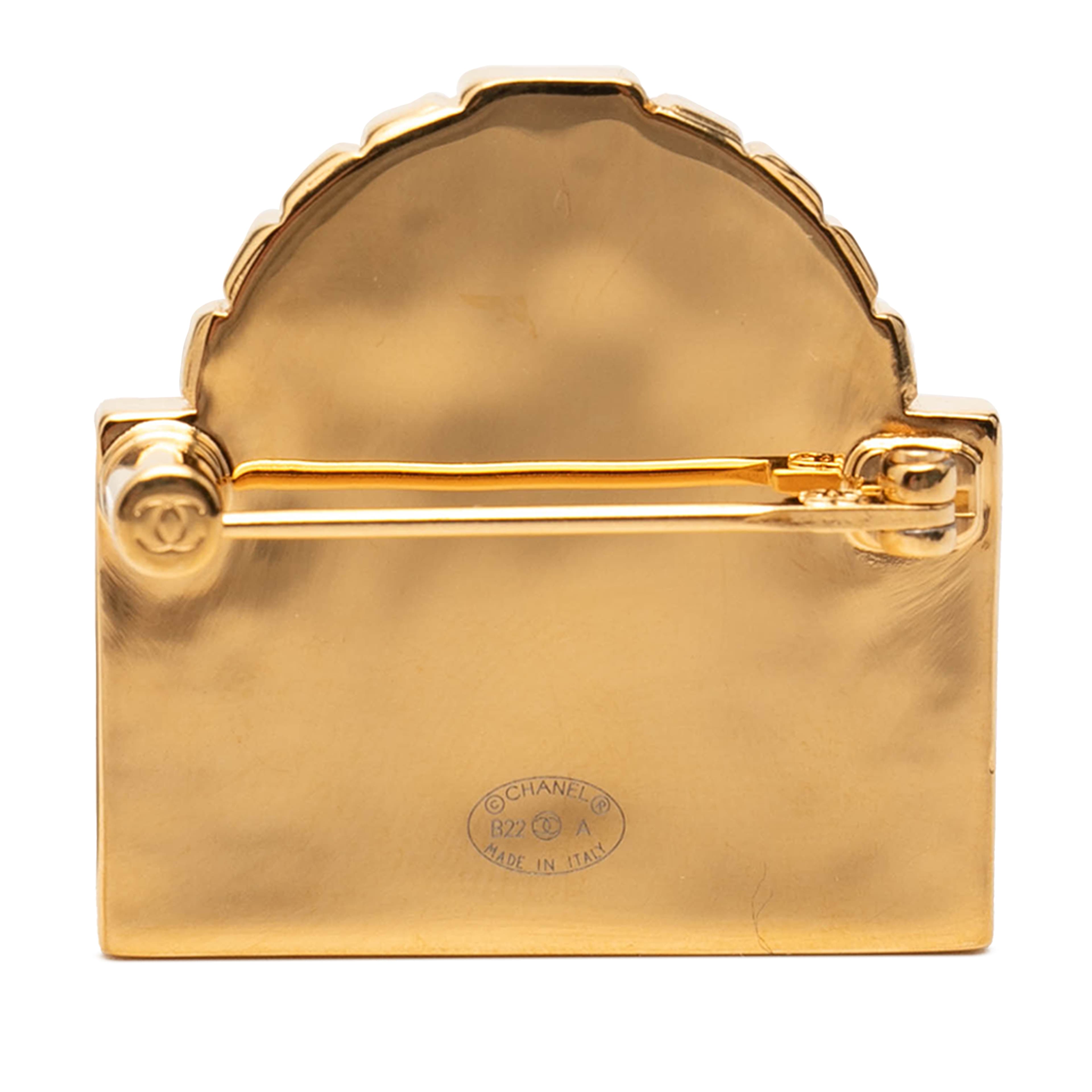 Chanel Cc Gold Plated Rue Cambon Dome Brooch, från Luxclusif, i färgen gold. Klicka för att öppna bilden i stort format